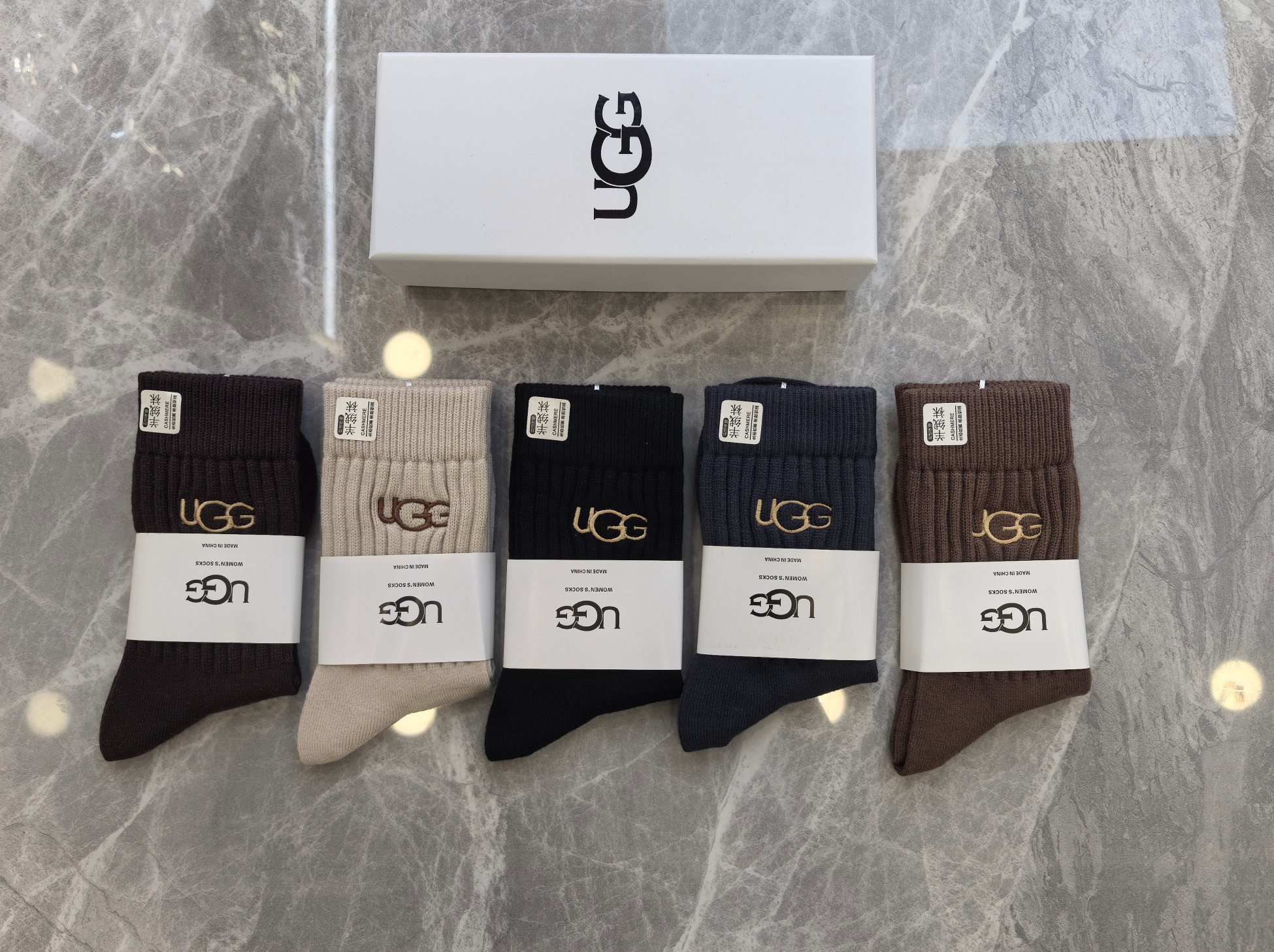 💛配包装UGG 新款羊绒刺绣中长款堆堆袜袜子！一盒五双， 专柜同步筒款袜子，💛大牌出街，潮人必备🔥超好搭