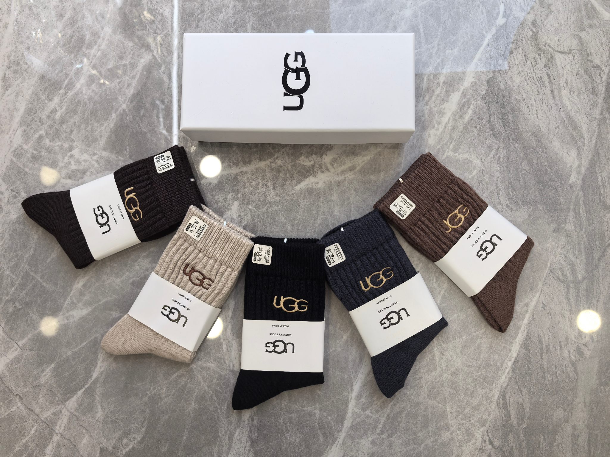 💛配包装UGG 新款羊绒刺绣中长款堆堆袜袜子！一盒五双， 专柜同步筒款袜子，💛大牌出街，潮人必备🔥超好搭