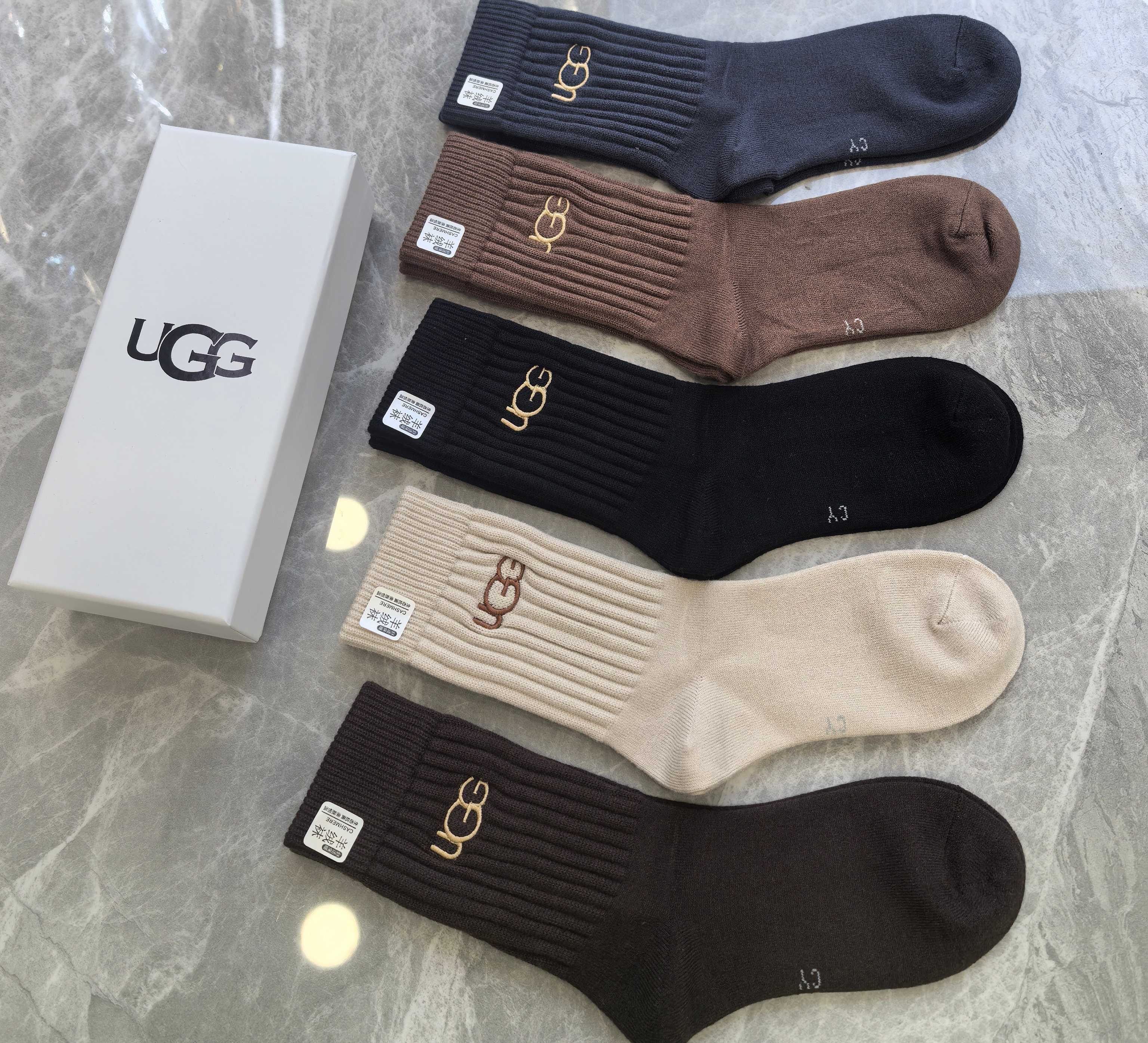 💛配包装UGG 新款羊绒刺绣中长款堆堆袜袜子！一盒五双， 专柜同步筒款袜子，💛大牌出街，潮人必备🔥超好搭