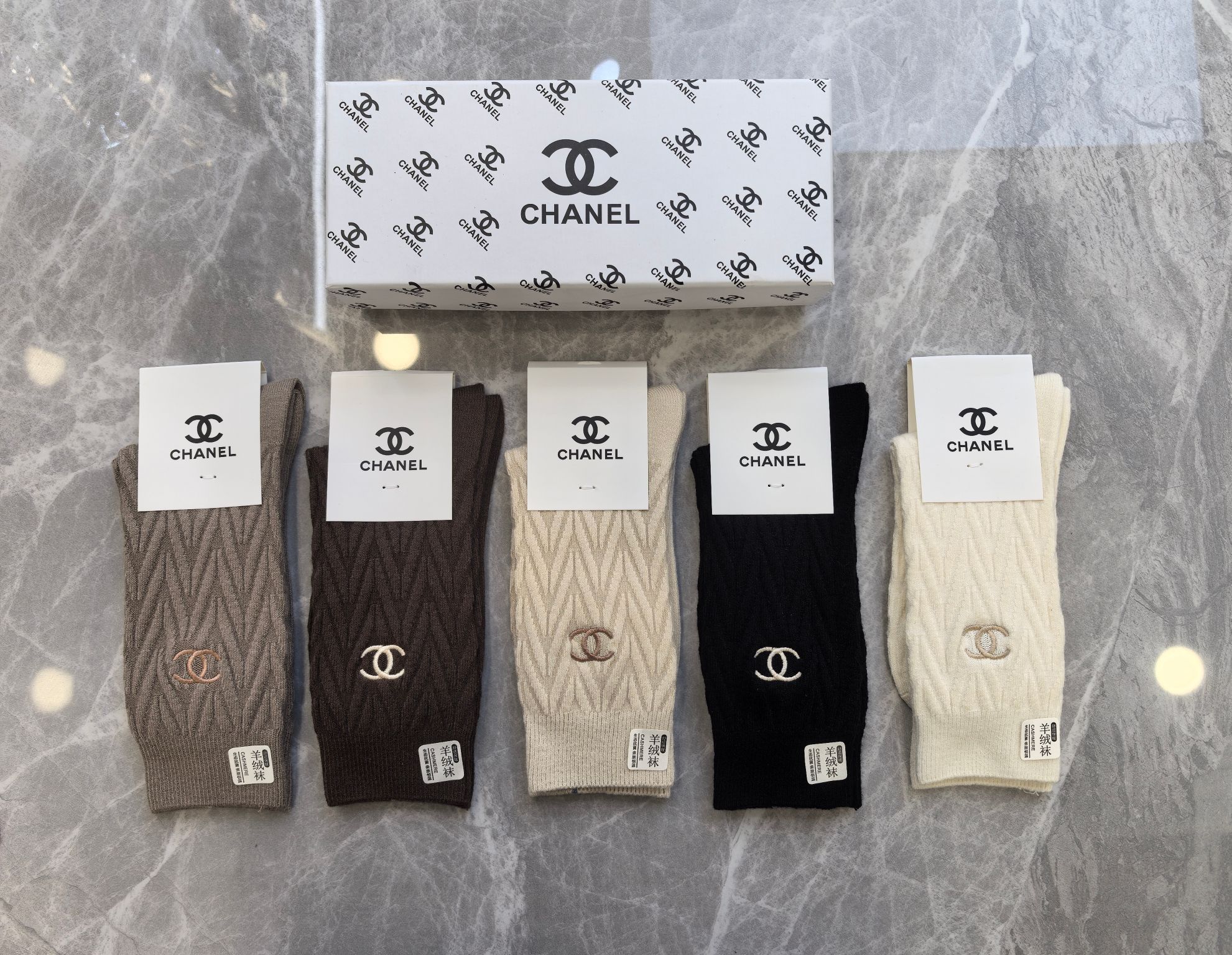 💛配包装CHANEL（香奈儿） 新款羊绒刺绣中长款堆堆袜袜子！一盒五双， 专柜同步筒款袜子，💛大牌出街，