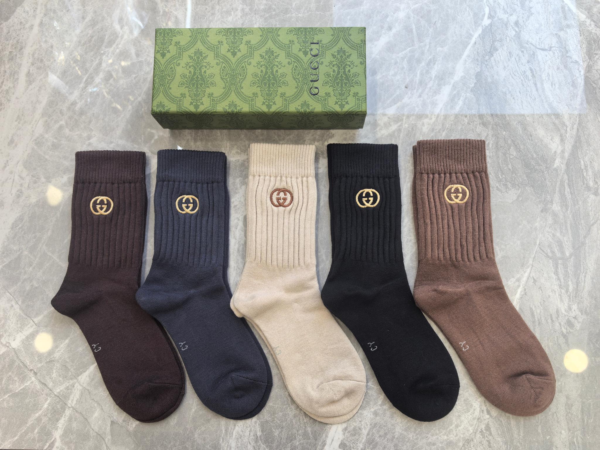 💛配包装GUCCI（古驰） 新款羊绒中长款堆堆袜袜子！一盒五双， 专柜同步筒款袜子，💛大牌出街，潮人必备