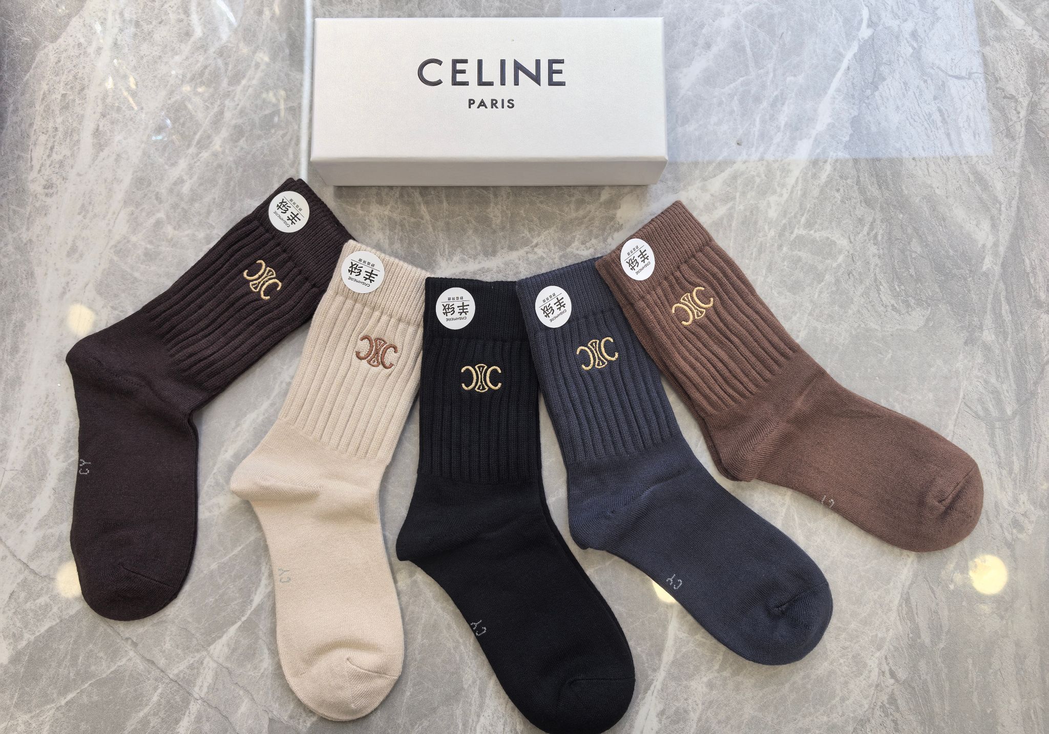 💛配包装CELINE（赛琳） 新款羊绒中长款堆堆袜袜子！一盒五双， 专柜同步筒款袜子，💛大牌出街，潮人必