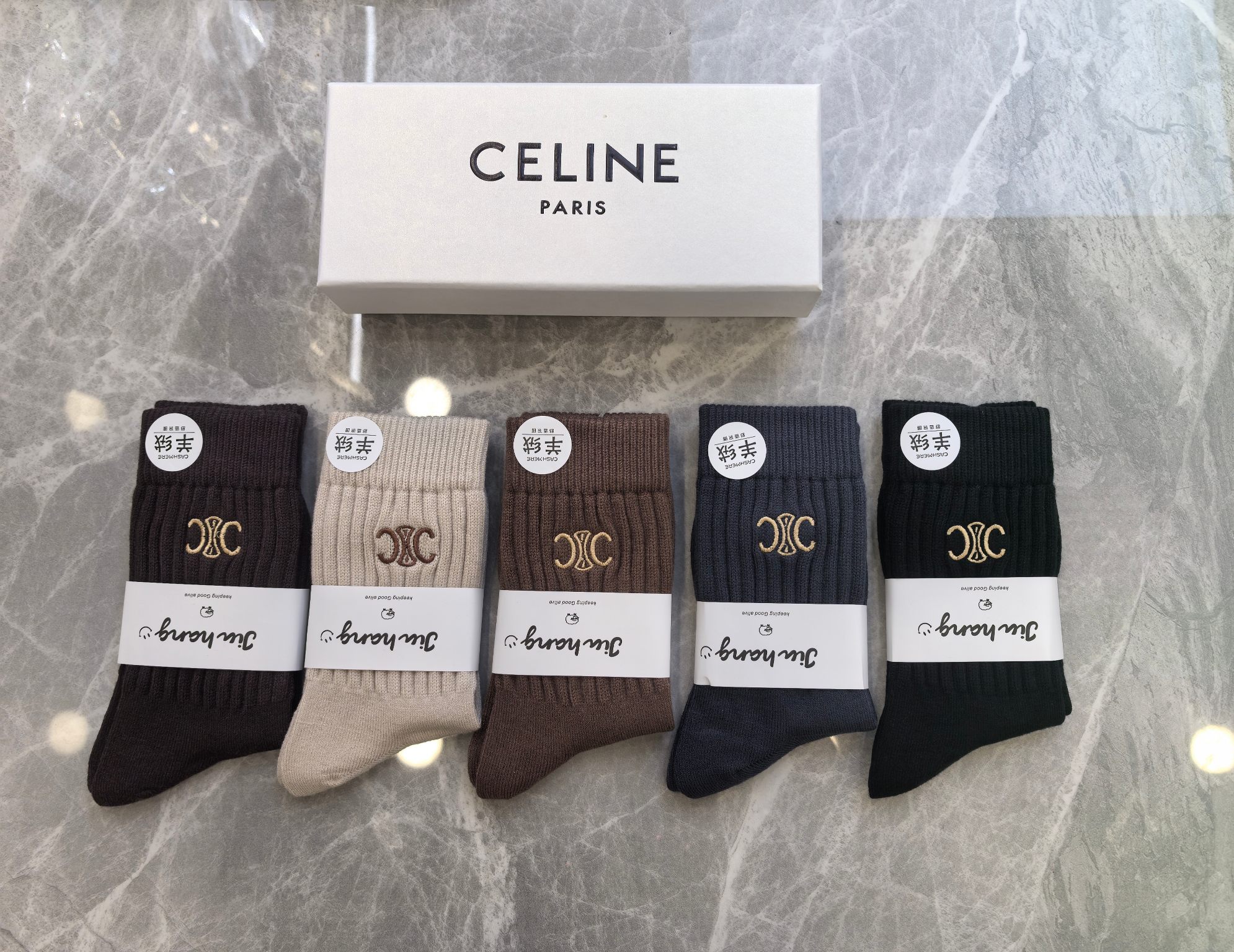 💛配包装CELINE（赛琳） 新款羊绒中长款堆堆袜袜子！一盒五双， 专柜同步筒款袜子，💛大牌出街，潮人必