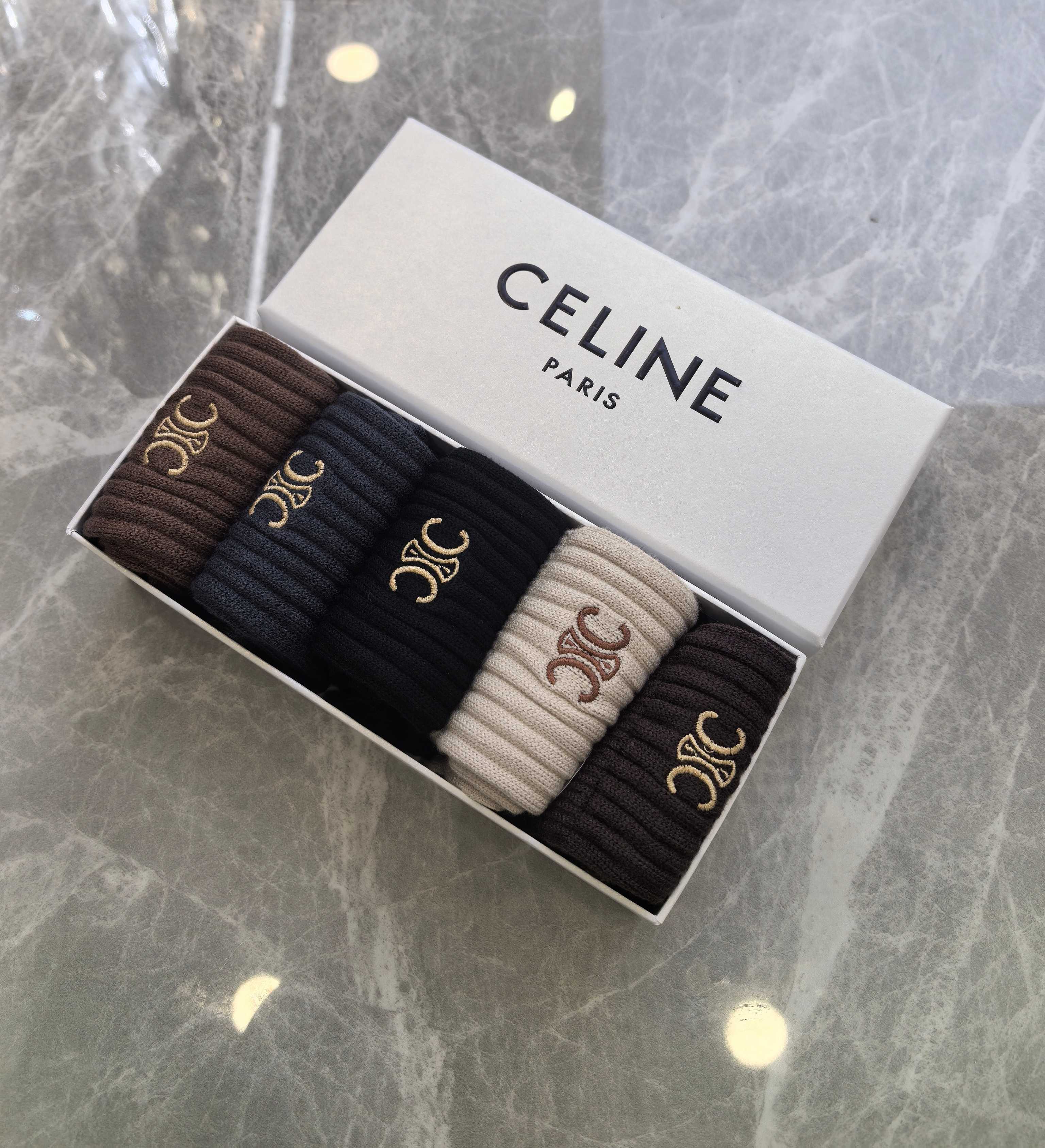💛配包装CELINE（赛琳） 新款羊绒中长款堆堆袜袜子！一盒五双， 专柜同步筒款袜子，💛大牌出街，潮人必