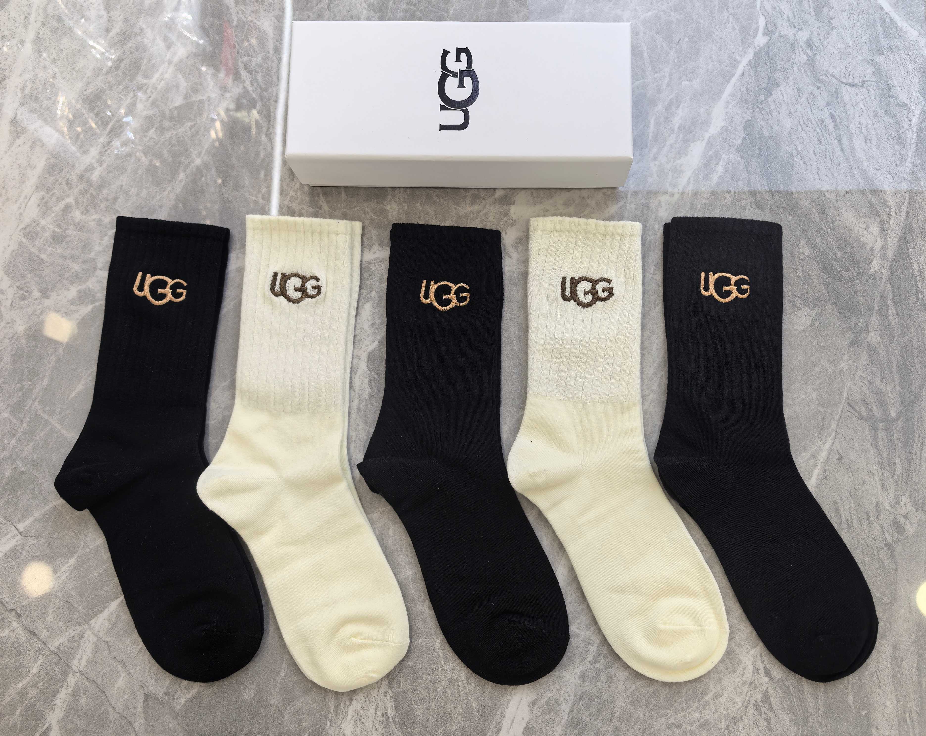 💛配专柜包装UGG 新款羊绒中长款堆堆袜袜子！一盒五双，专柜同步筒袜袜子，💛大牌出街，潮人必备🔥超好搭。