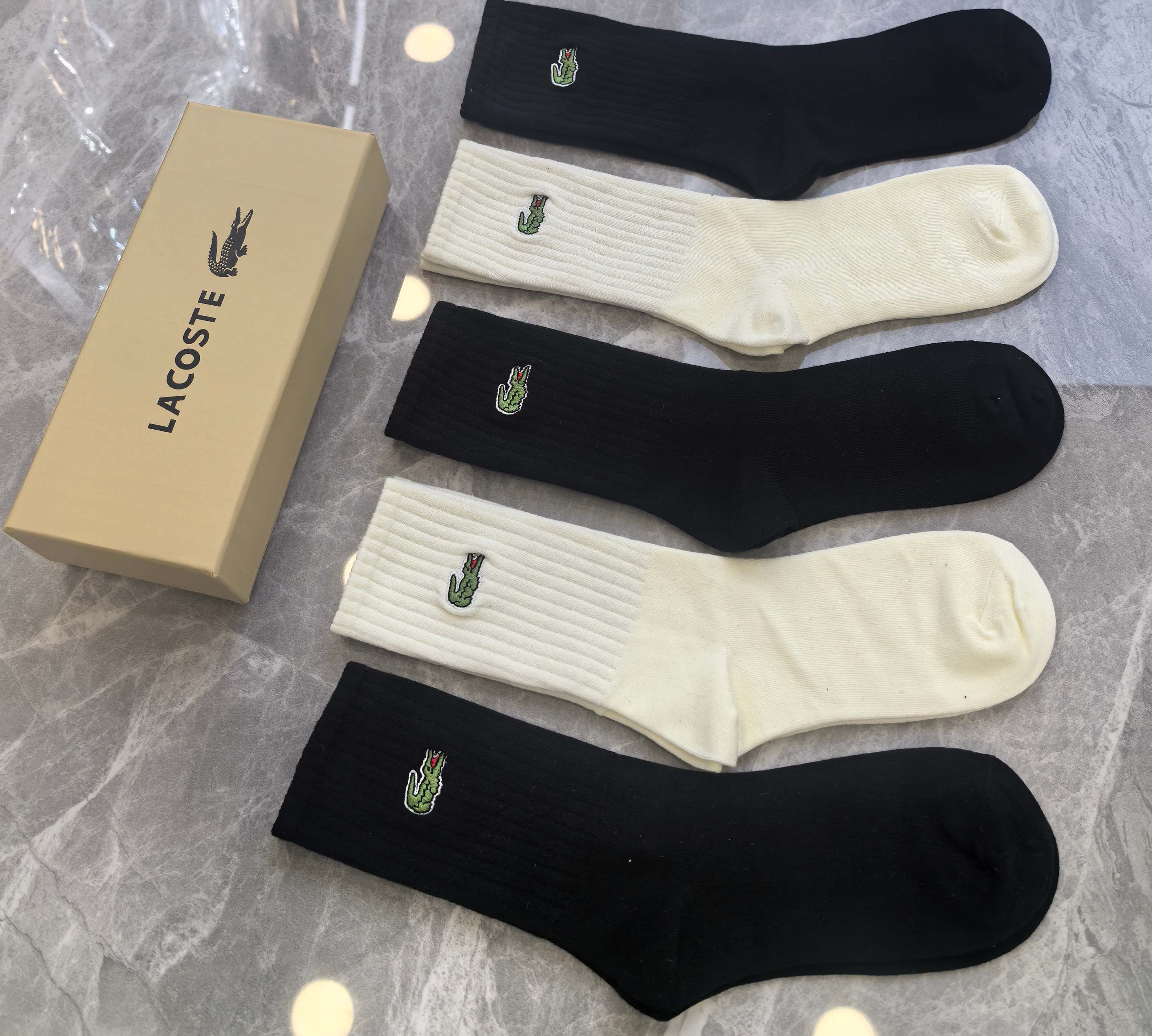 💛配专柜包装LACOSTE（鳄鱼）新款羊绒中长款堆堆袜袜子！一盒五双，专柜同步筒袜袜子，💛大牌出街，潮人