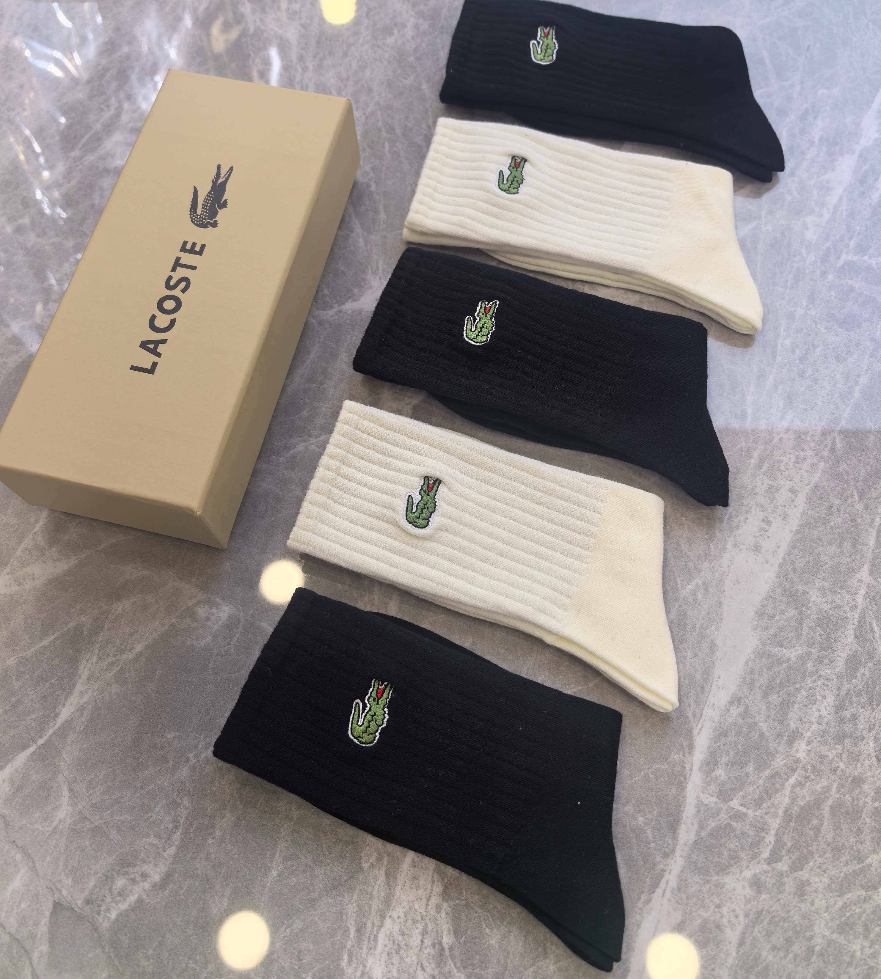 💛配专柜包装LACOSTE（鳄鱼）新款羊绒中长款堆堆袜袜子！一盒五双，专柜同步筒袜袜子，💛大牌出街，潮人