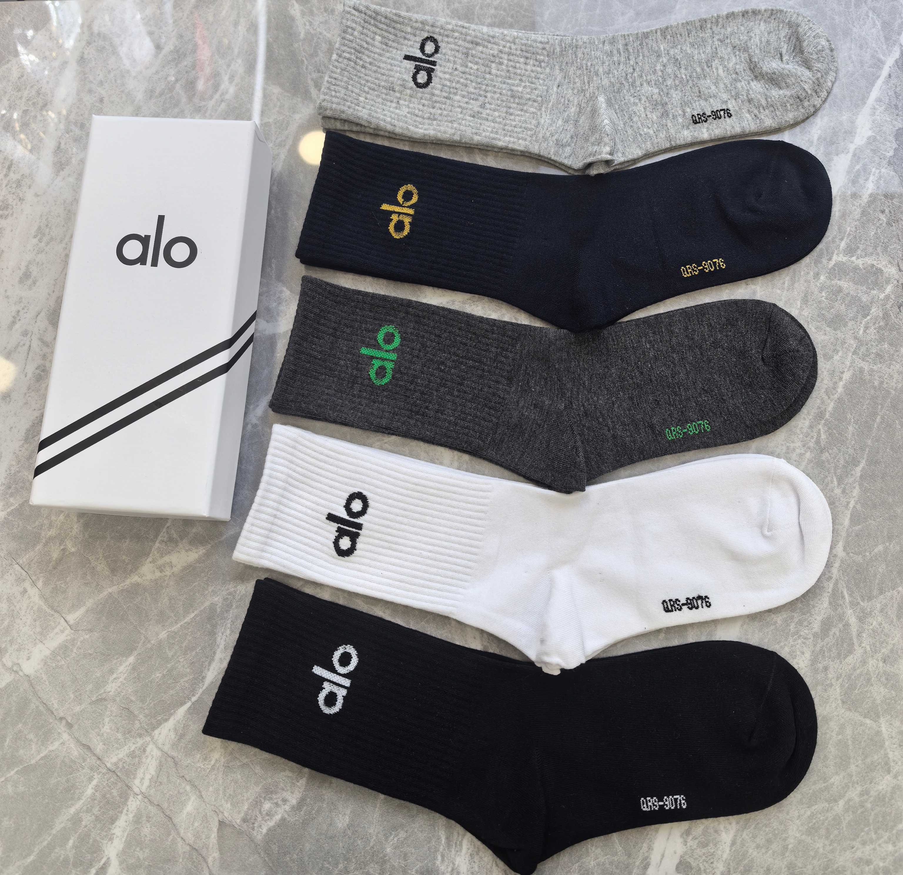 💛配包装ALO 新款中长筒款堆堆袜袜子！一盒五双， 专柜同步筒款袜子，💛大牌出街，潮人必备🔥超好搭