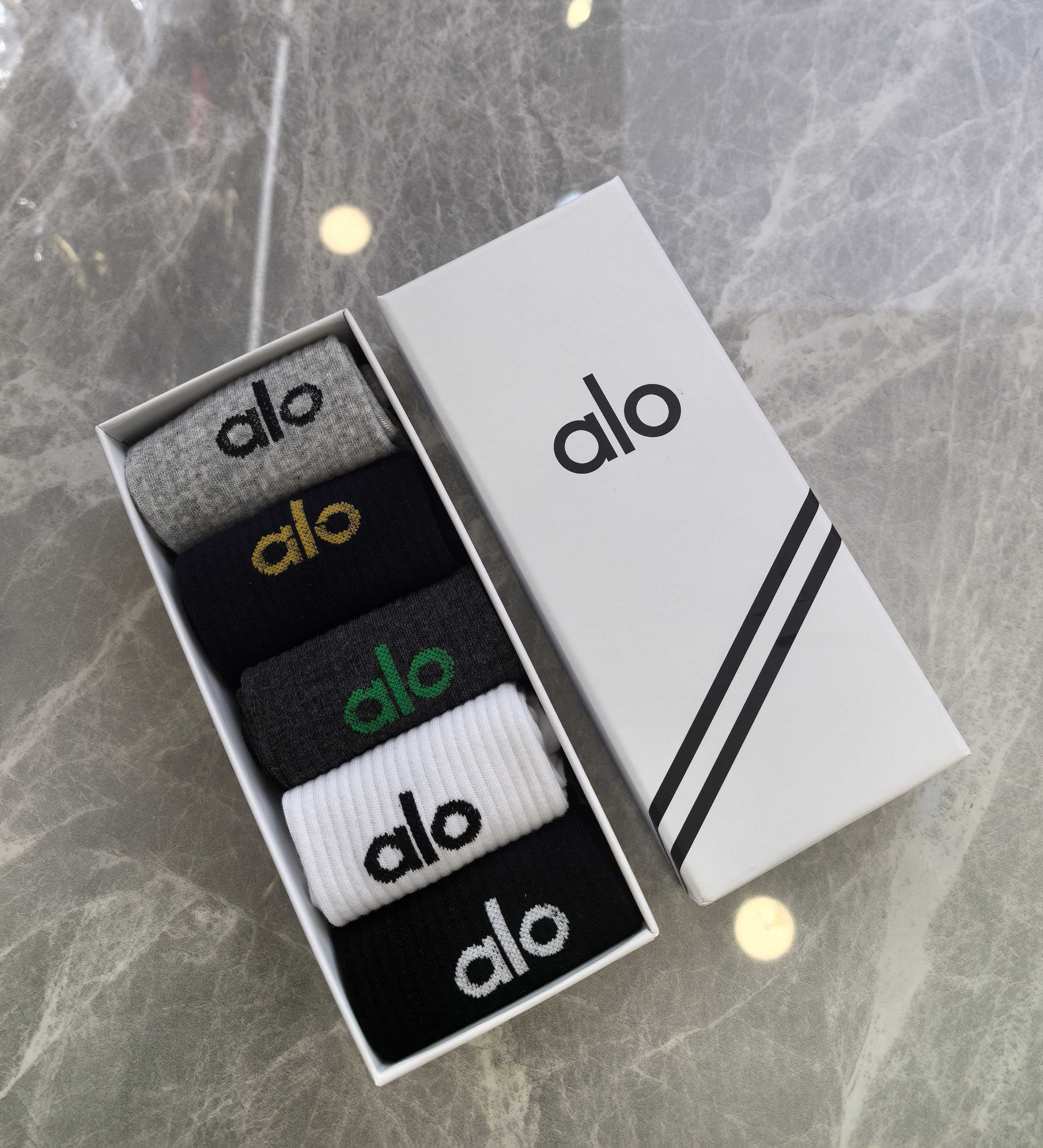 💛配包装ALO 新款中长筒款堆堆袜袜子！一盒五双， 专柜同步筒款袜子，💛大牌出街，潮人必备🔥超好搭