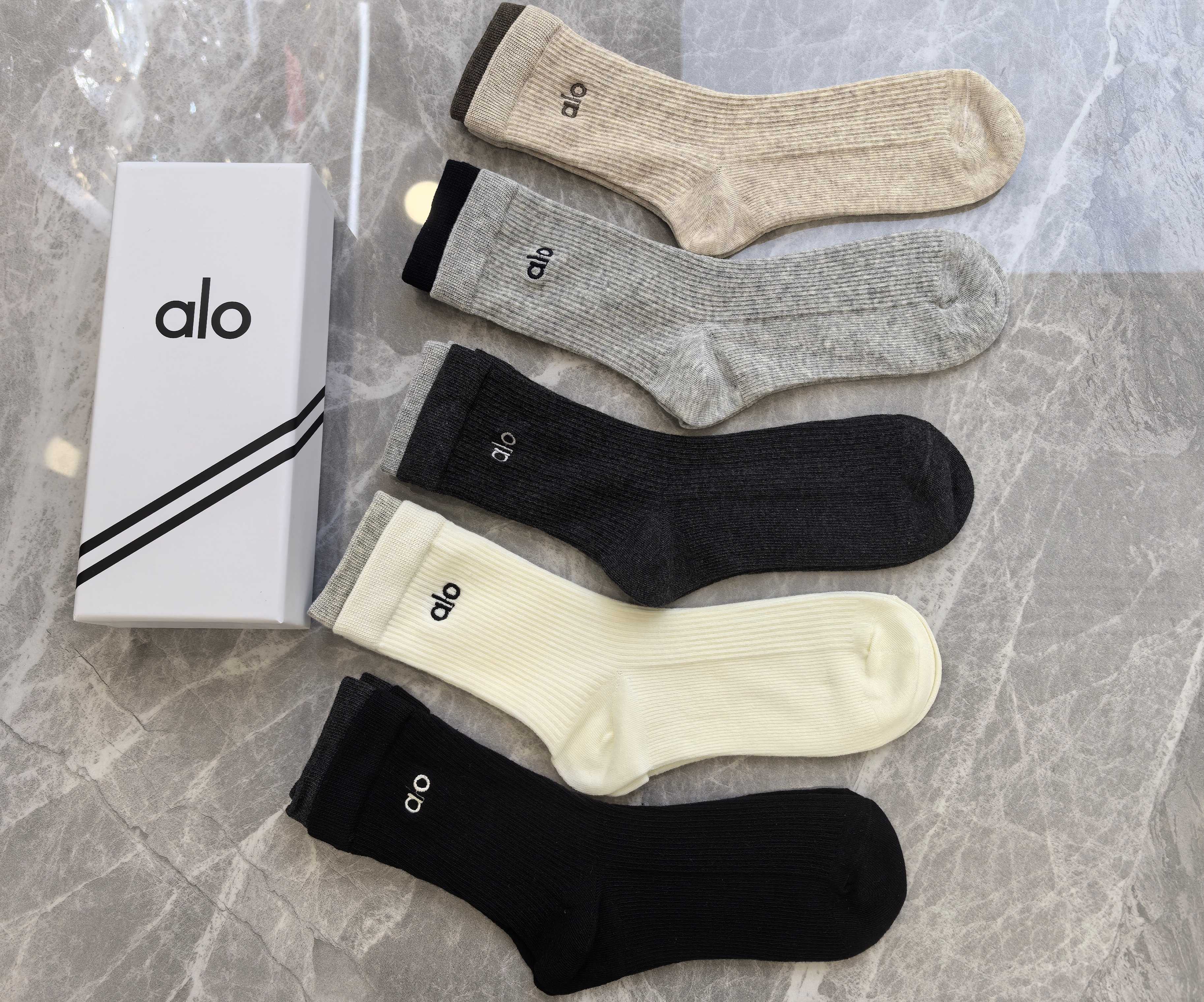 💛配包装ALO 新款双针刺绣经典中长筒袜堆堆袜袜子！一盒五双， 专柜同步筒袜袜子，💛大牌出街，潮人必备🔥