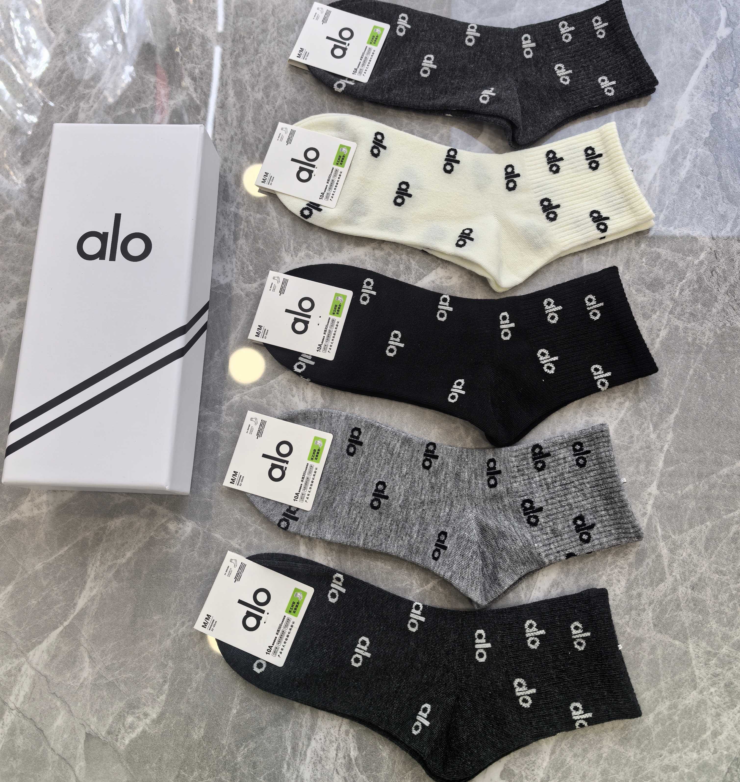 💛配包装ALO 新款中长筒款堆堆袜袜子！一盒五双， 专柜同步筒款袜子，💛大牌出街，潮人必备🔥超好搭