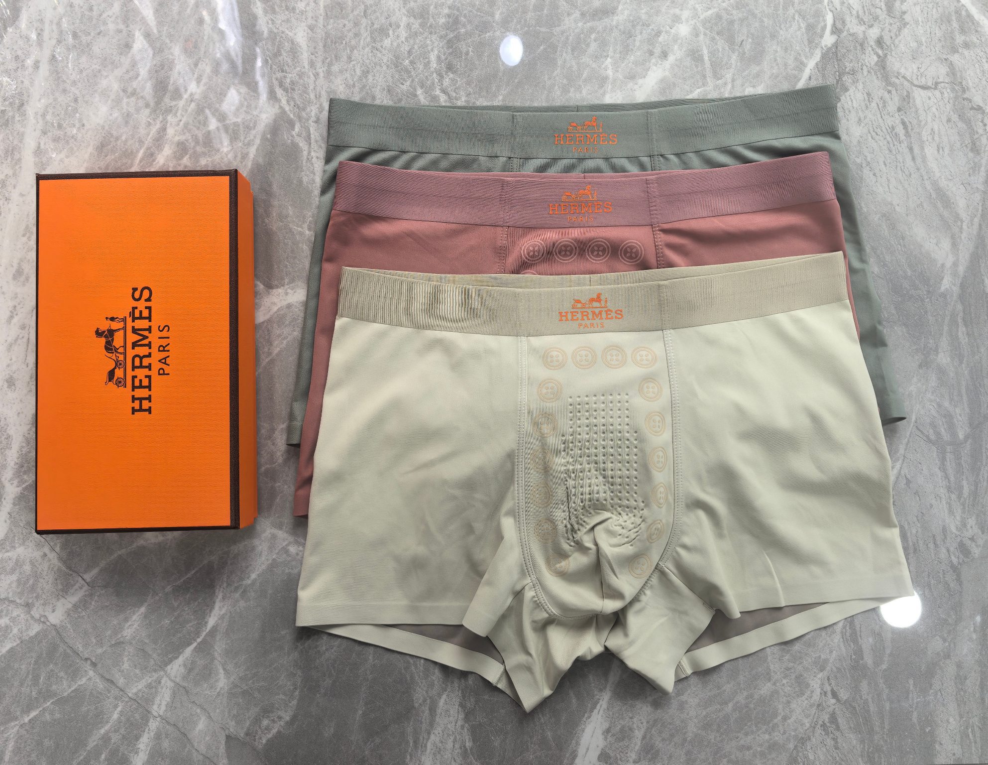 新品！HERMES（爱马仕）3D工艺。原单品质，时尚潮男新品 锦纶冰丝无缝切割工艺 科学配 76%锦纶+