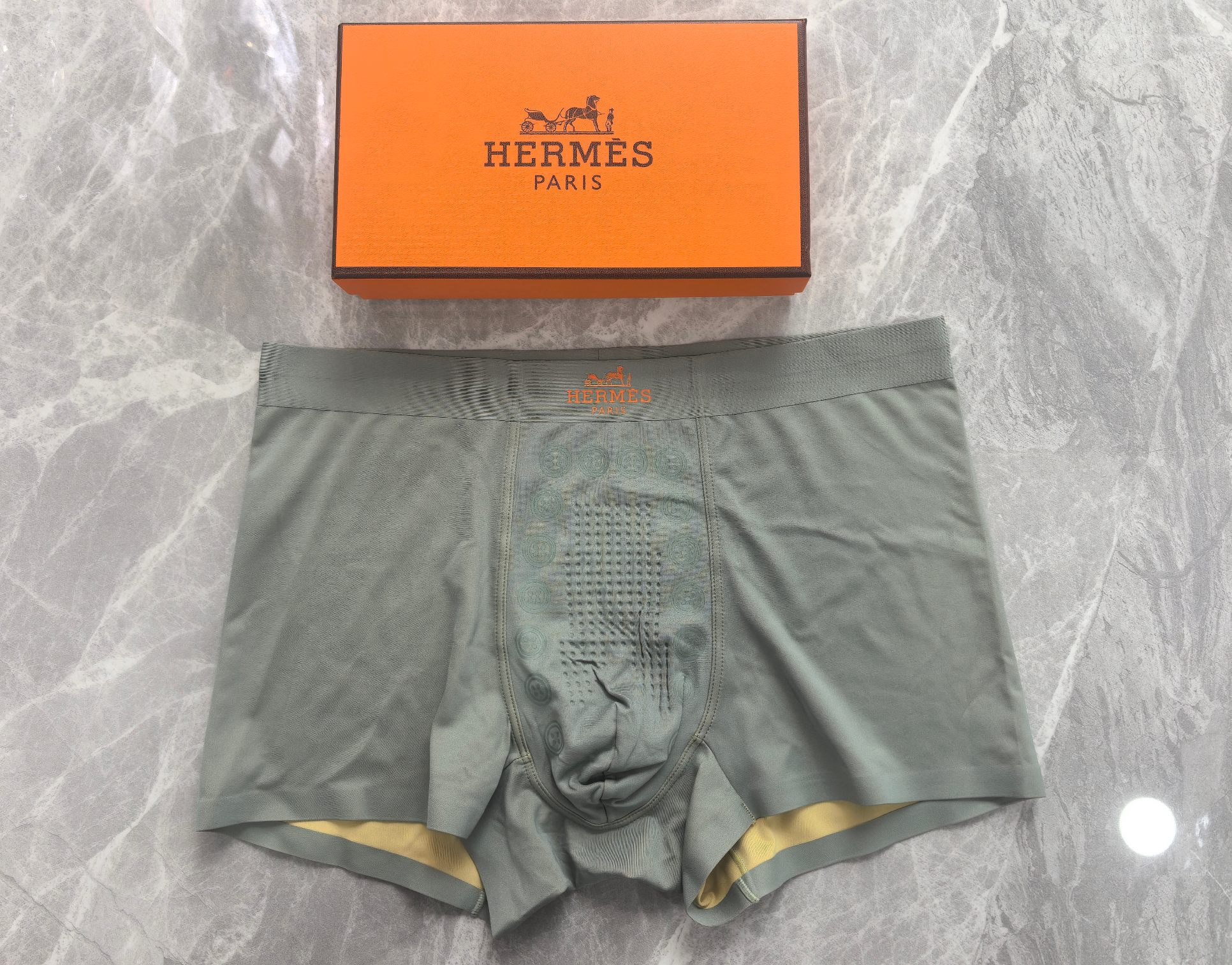 新品！HERMES（爱马仕）3D工艺。原单品质，时尚潮男新品 锦纶冰丝无缝切割工艺 科学配 76%锦纶+