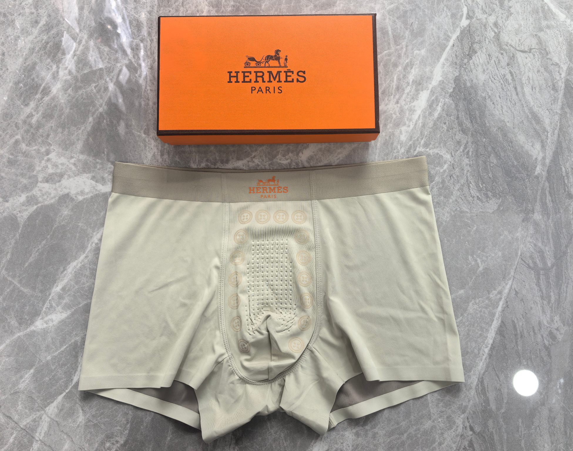 新品！HERMES（爱马仕）3D工艺。原单品质，时尚潮男新品 锦纶冰丝无缝切割工艺 科学配 76%锦纶+