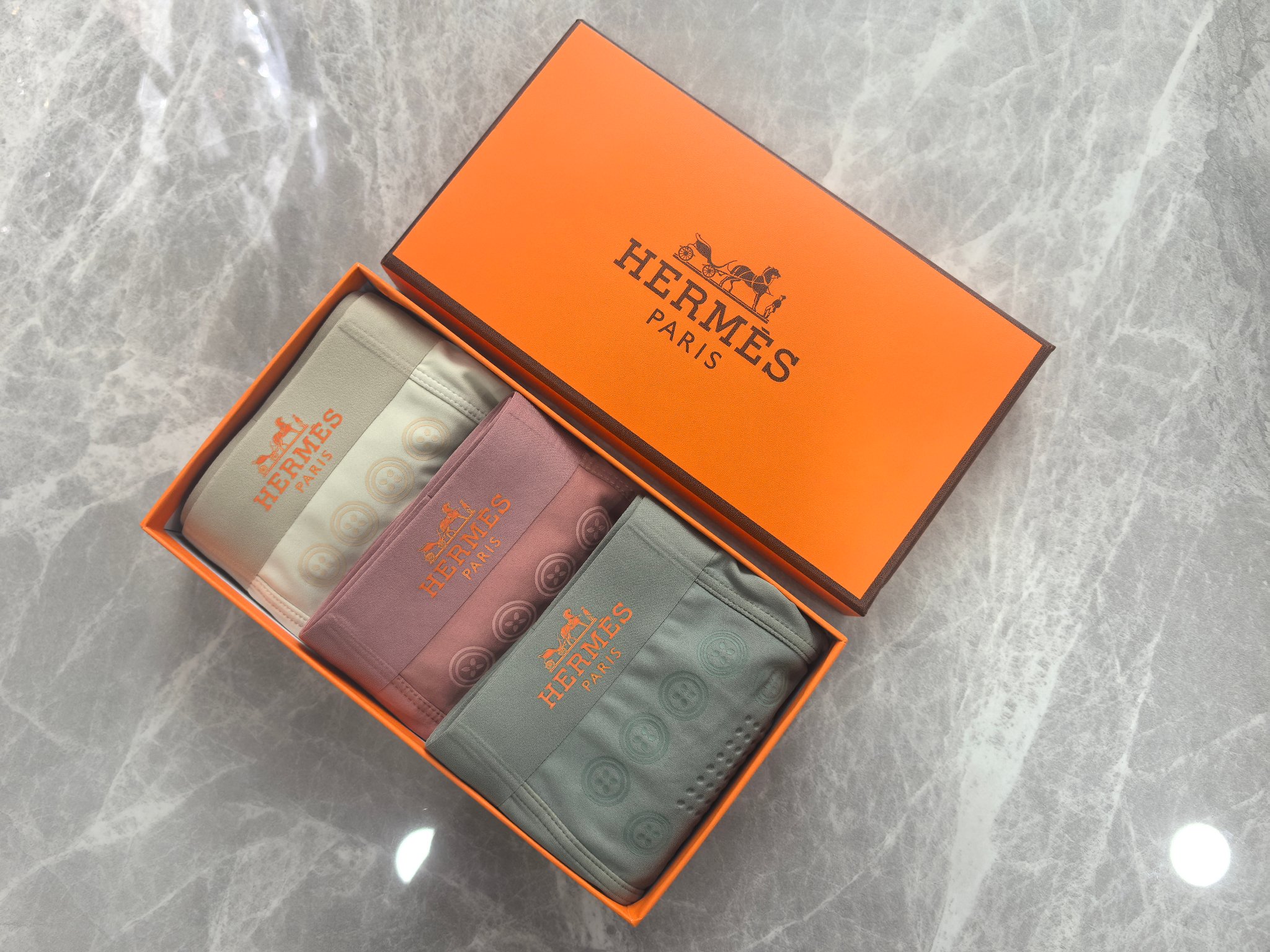 新品！HERMES（爱马仕）3D工艺。原单品质，时尚潮男新品 锦纶冰丝无缝切割工艺 科学配 76%锦纶+