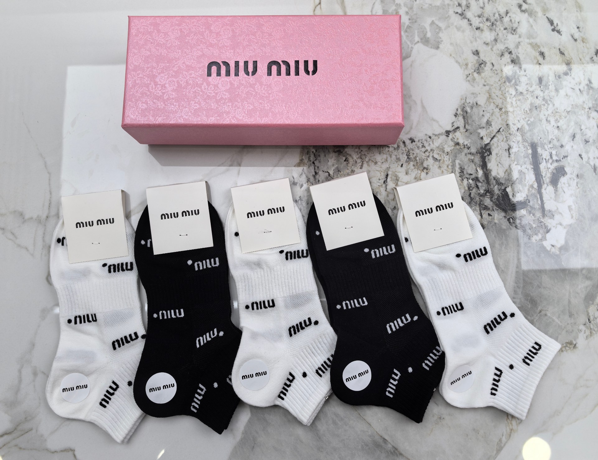 ¡Nuevo! 🎉🎉🎉 miumiu modelo de tienda departamental 🎉 modelo disponible en la web oficial 🎉 caña alta 😝 buena calid…