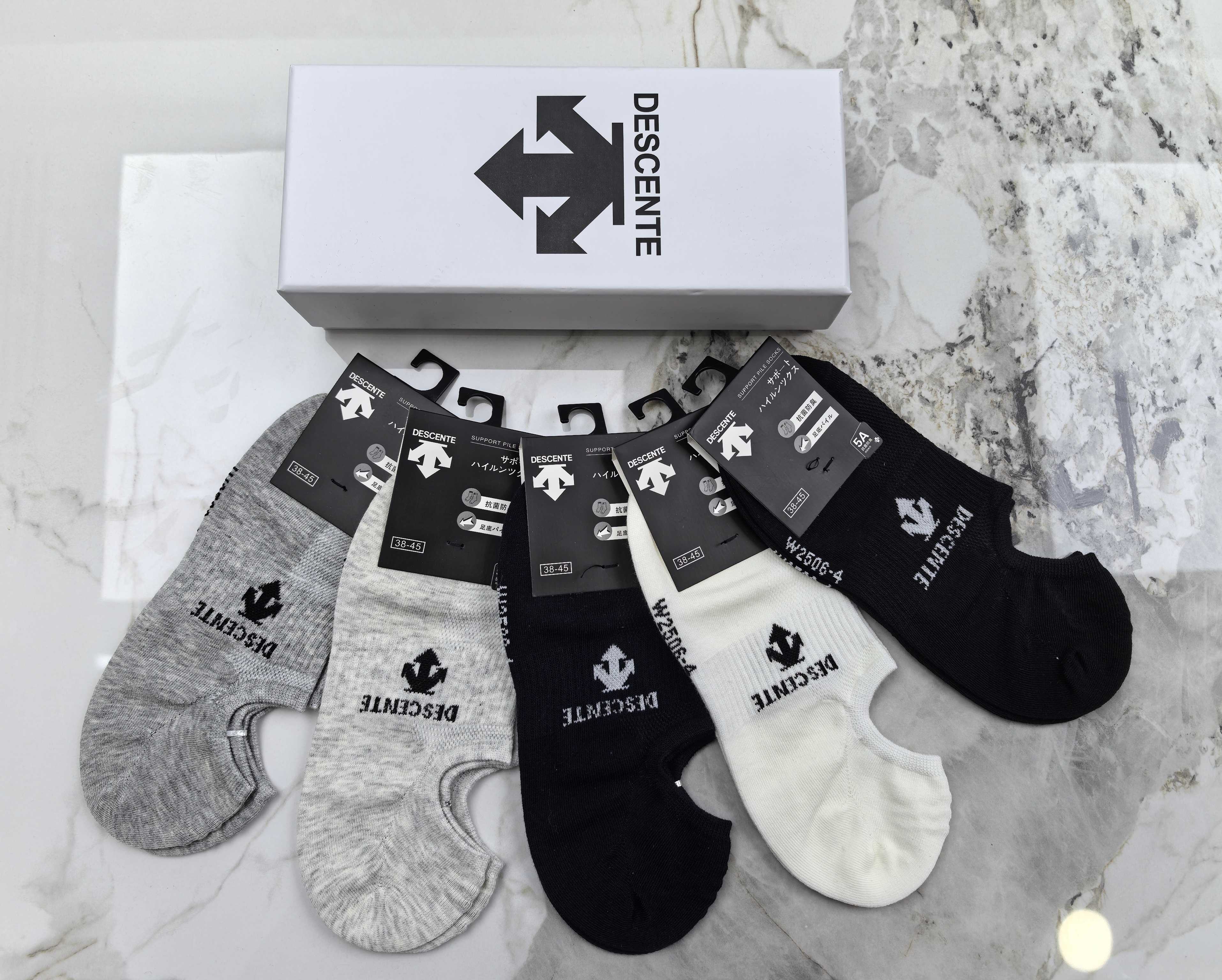 DESCENTE（迪桑特））半隐形袜～纯棉质量、不掉跟又隐形、