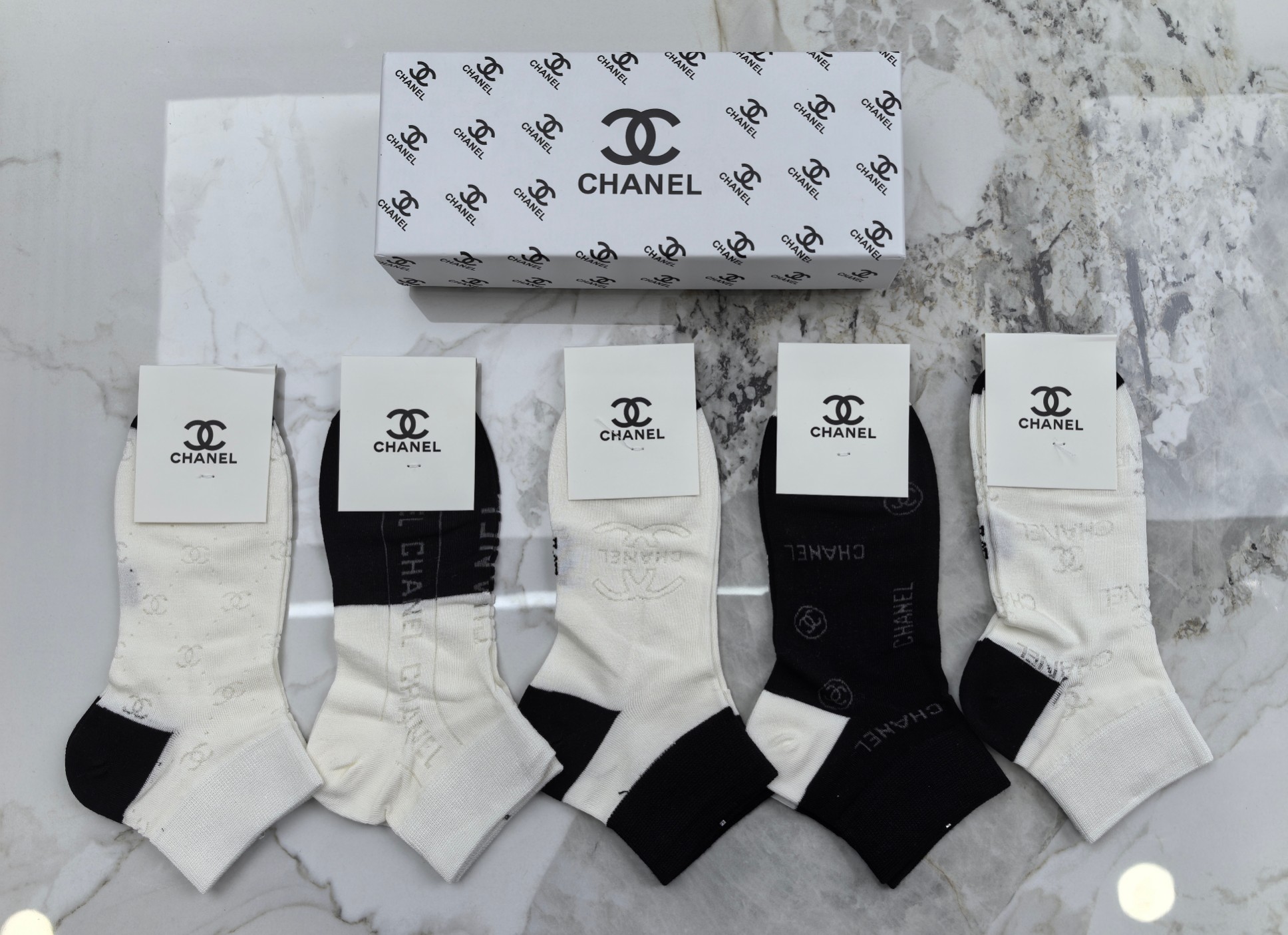 NO:881035,Special packaging CHANEL (Chanel) new short and medium style pile socks!  Five pairs in a box, synchronized tube socks at the counter, big brands out on the street, must-have socks for fashionistas, stockings, socks, chanel, chanel, socks19860909特 配包装 CHANEL（香奈儿）新款中短款堆堆袜袜子！一盒五双, 专柜同步筒款袜子,大牌出街,潮人必备超好搭袜子,丝袜,袜子,chanel,chanel,socks,accessory