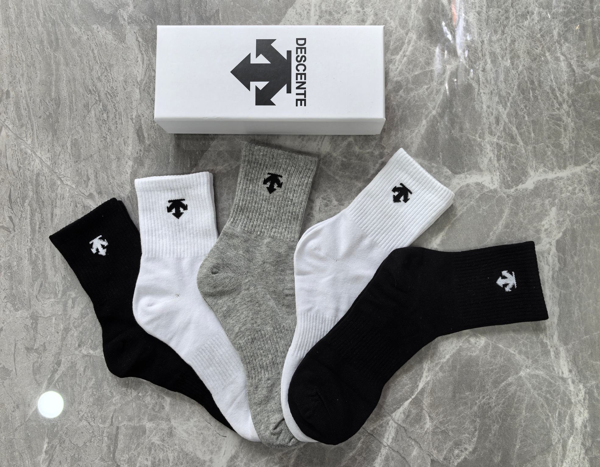 出新拉[哇]🎉🎉🎉DESCENTE（迪桑特）官网同款🎉专柜畅销款🎉🎉潮款！百搭！纯棉质量、上脚舒适透气性