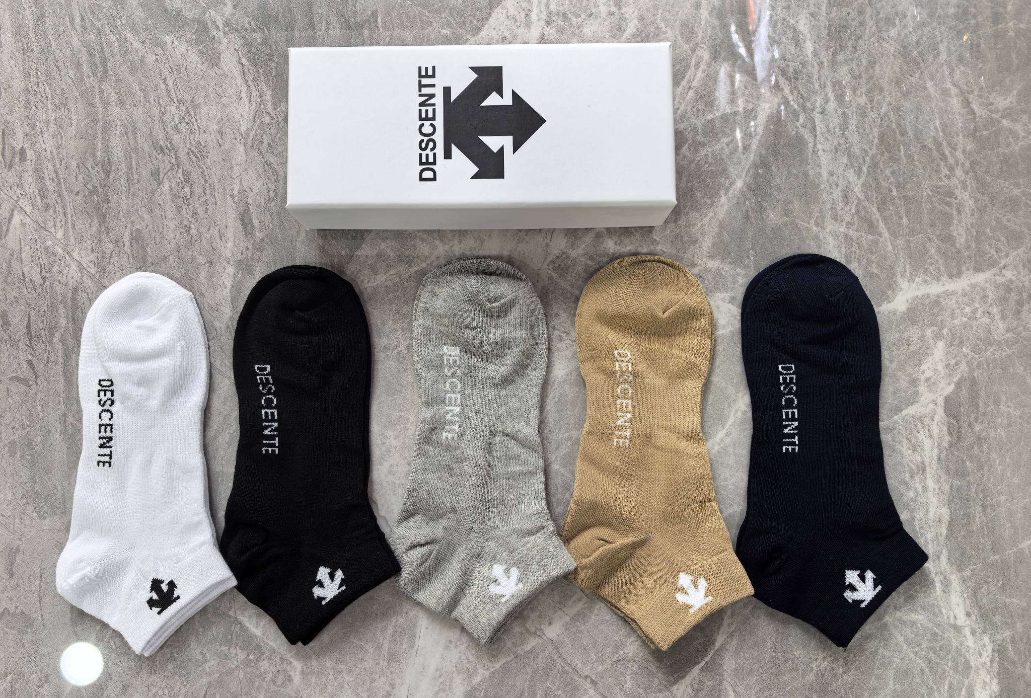 出新拉[哇]🎉🎉🎉DESCENTE（迪桑特）官网同款🎉专柜畅销款🎉🎉潮款！百搭！纯棉质量、上脚舒适透气性