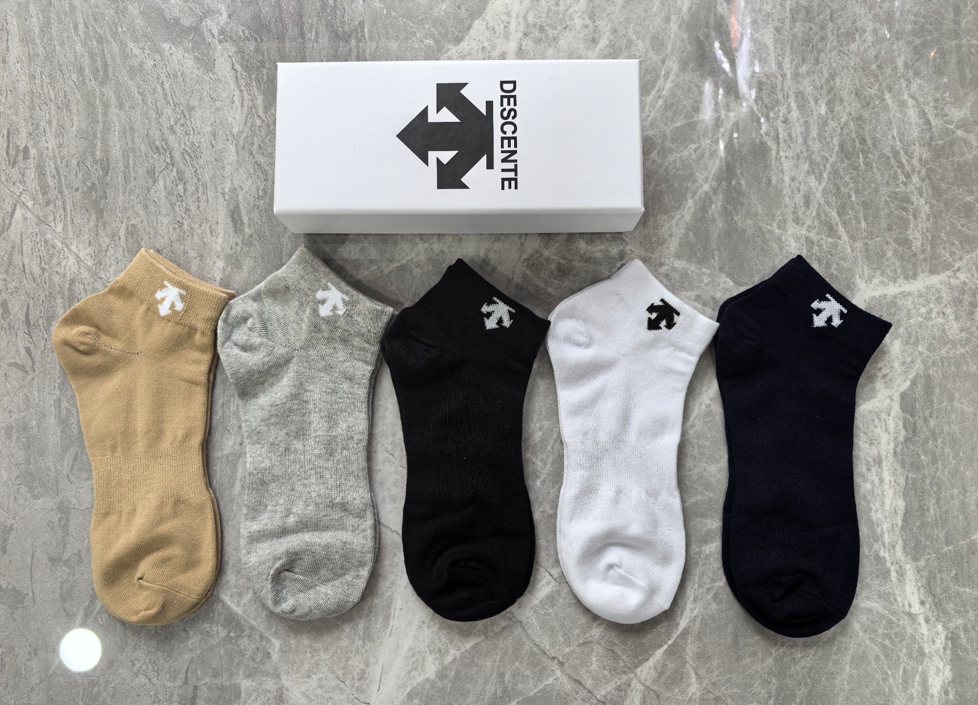 出新拉[哇]🎉🎉🎉DESCENTE（迪桑特）官网同款🎉专柜畅销款🎉🎉潮款！百搭！纯棉质量、上脚舒适透气性