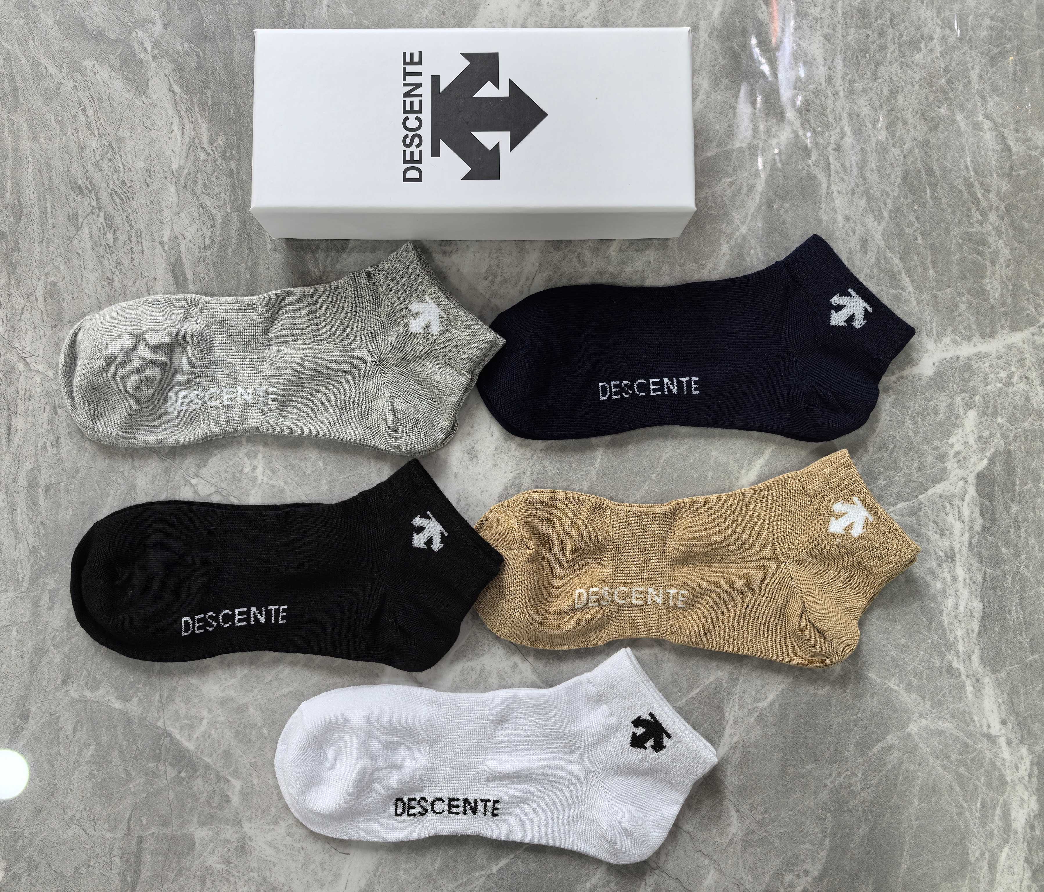 出新拉[哇]🎉🎉🎉DESCENTE（迪桑特）官网同款🎉专柜畅销款🎉🎉潮款！百搭！纯棉质量、上脚舒适透气性
