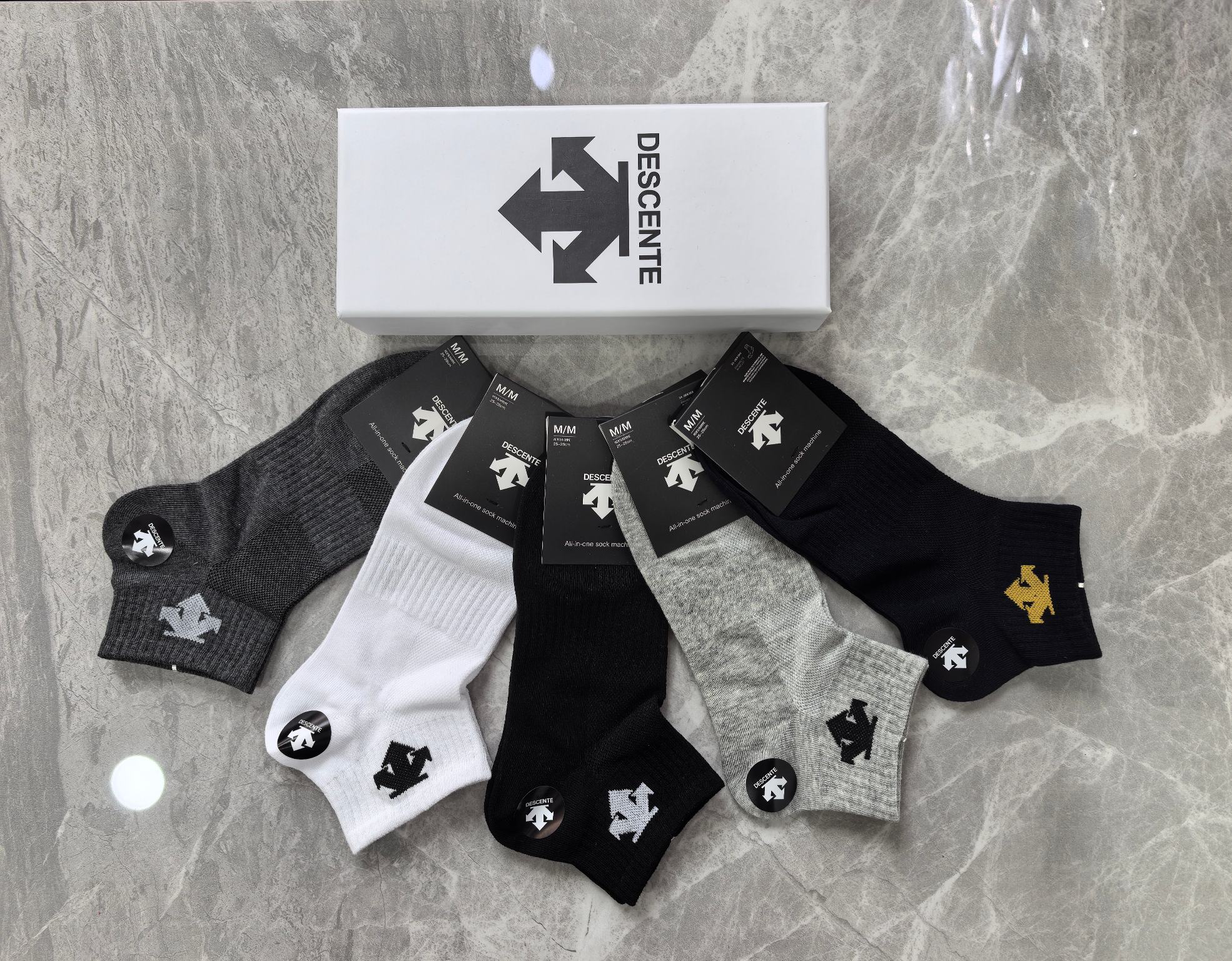 出新拉[哇]🎉🎉🎉DESCENTE（迪桑特）官网同款🎉专柜畅销款🎉🎉潮款！百搭！纯棉质量、上脚舒适透气性
