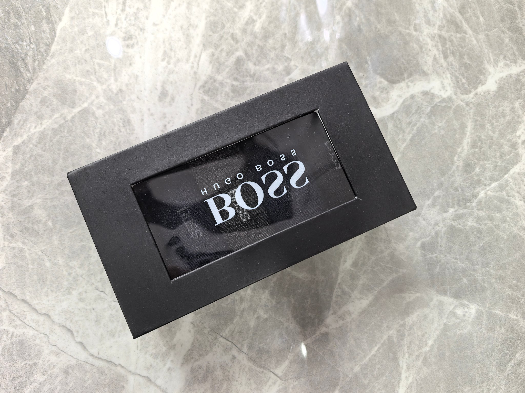 新款上市、商务系列：BOSS～莫代尔材质～穿着舒适透气、柔软贴脚、磁铁盒子上档次～一盒5双入、