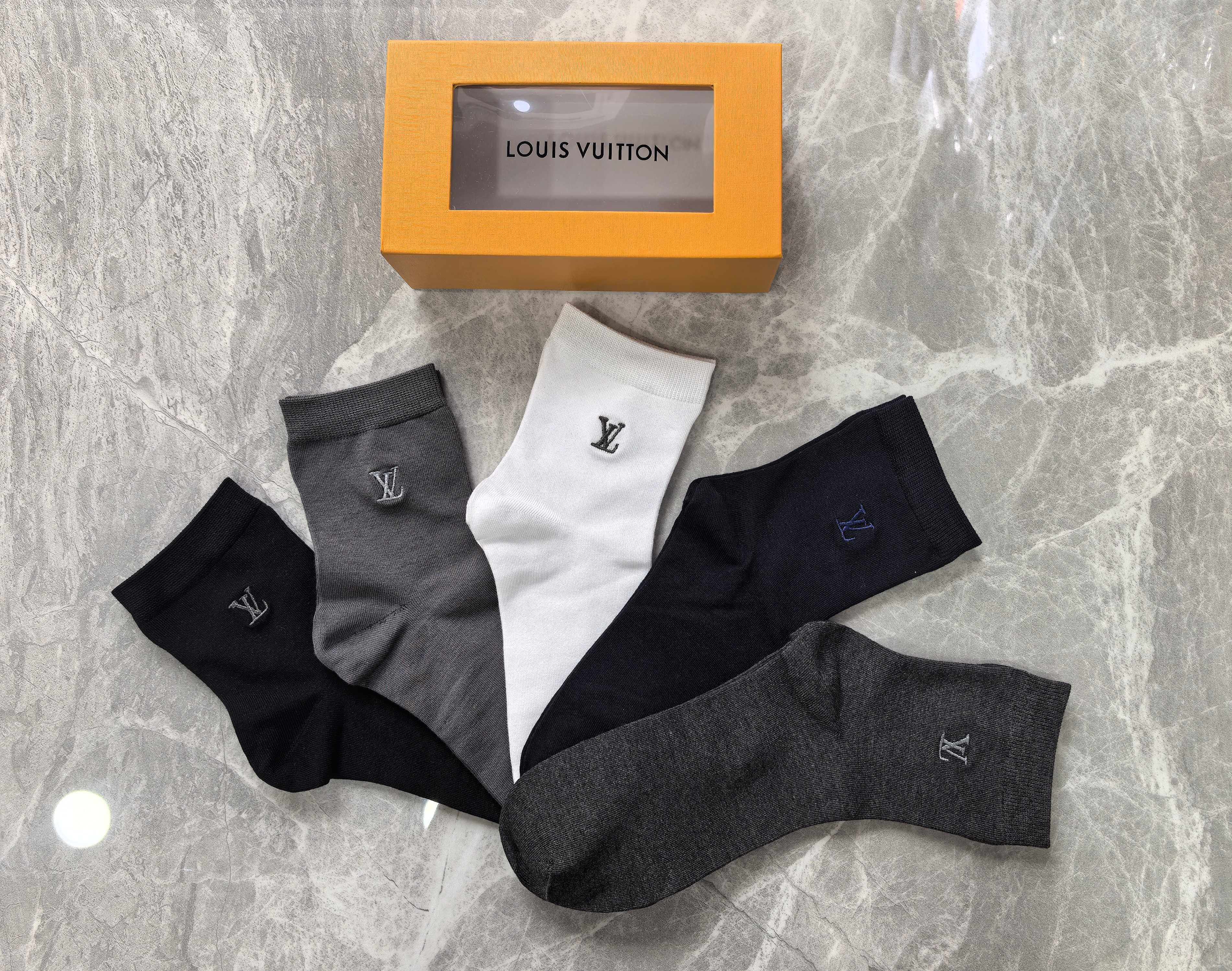 新款上市、商务系列：Louis Vuitton（LV）～莫代尔材质～穿着舒适透气、柔软贴脚、磁铁盒子上档