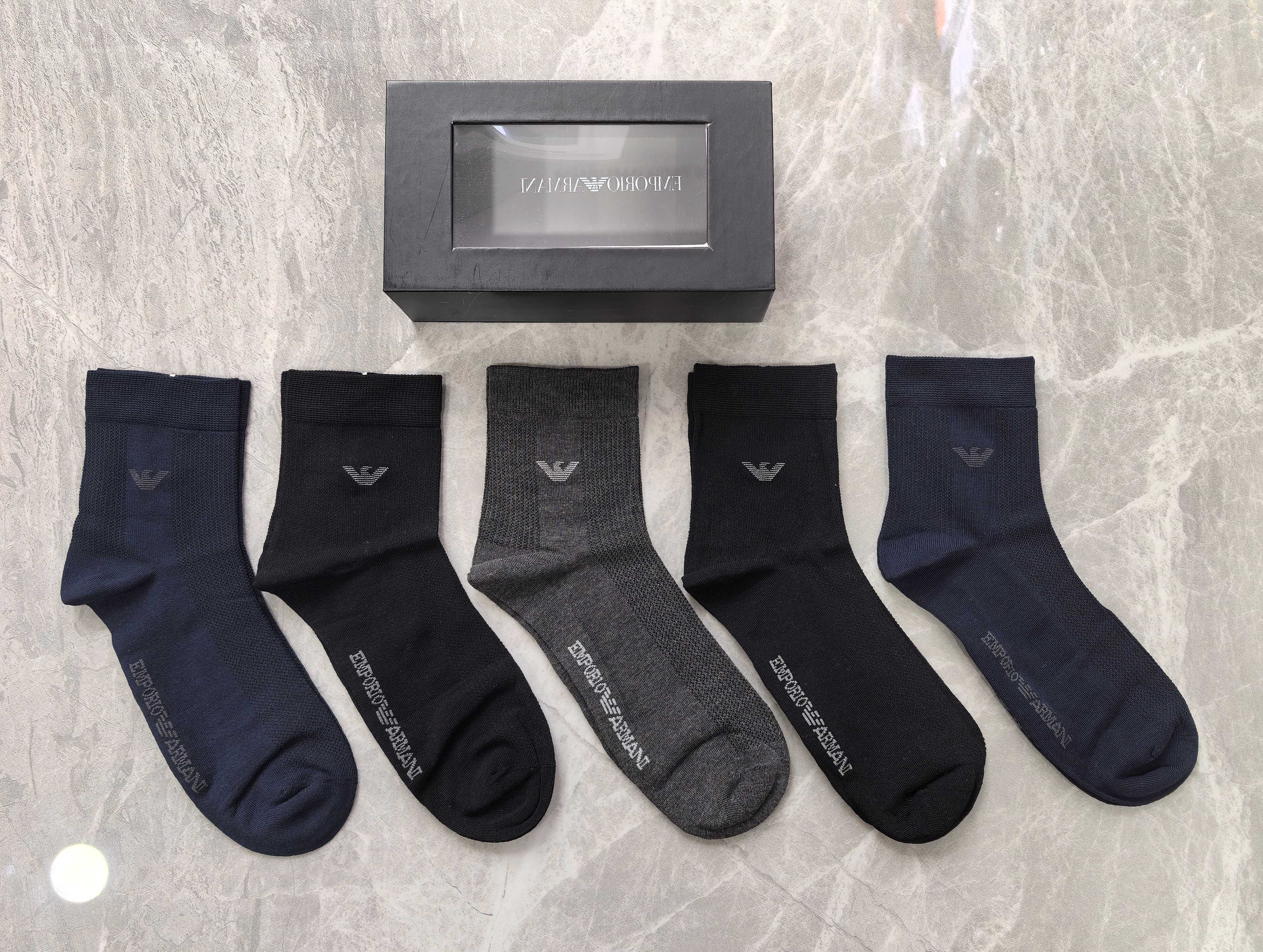 新款上市、中筒商务系列：～莫代尔材质～EMPORIO ARMANI（阿玛尼）穿着舒适透气、柔软贴脚、磁铁