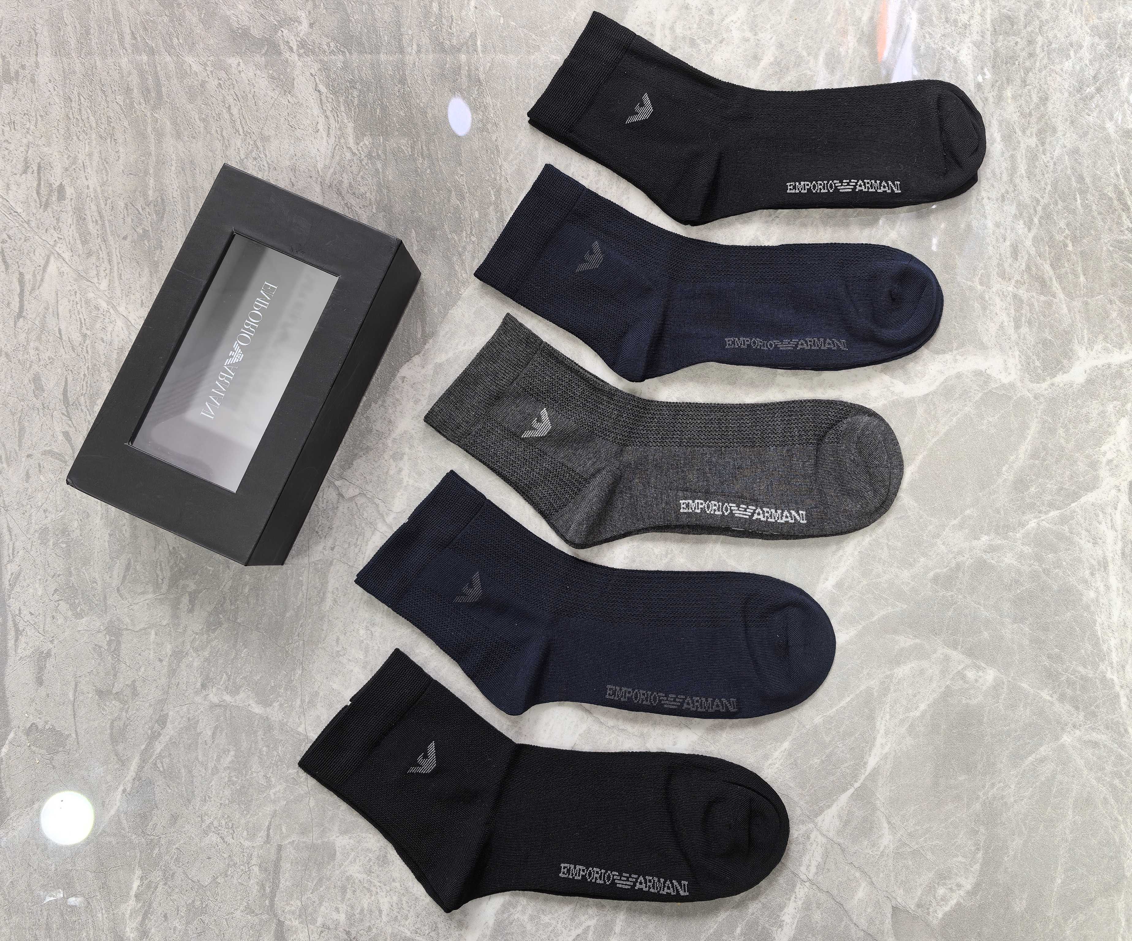 新款上市、中筒商务系列：～莫代尔材质～EMPORIO ARMANI（阿玛尼）穿着舒适透气、柔软贴脚、磁铁