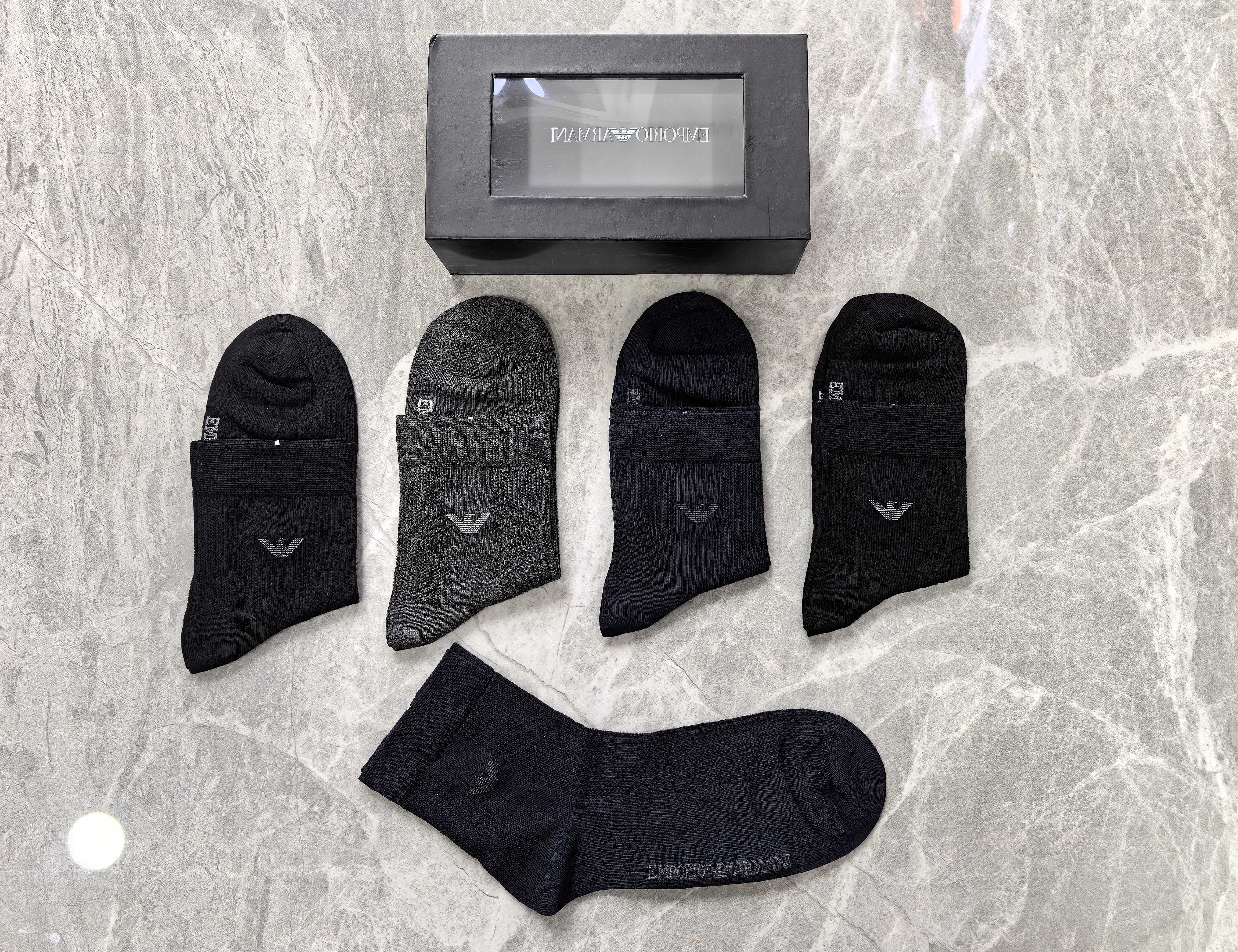新款上市、中筒商务系列：～莫代尔材质～EMPORIO ARMANI（阿玛尼）穿着舒适透气、柔软贴脚、磁铁