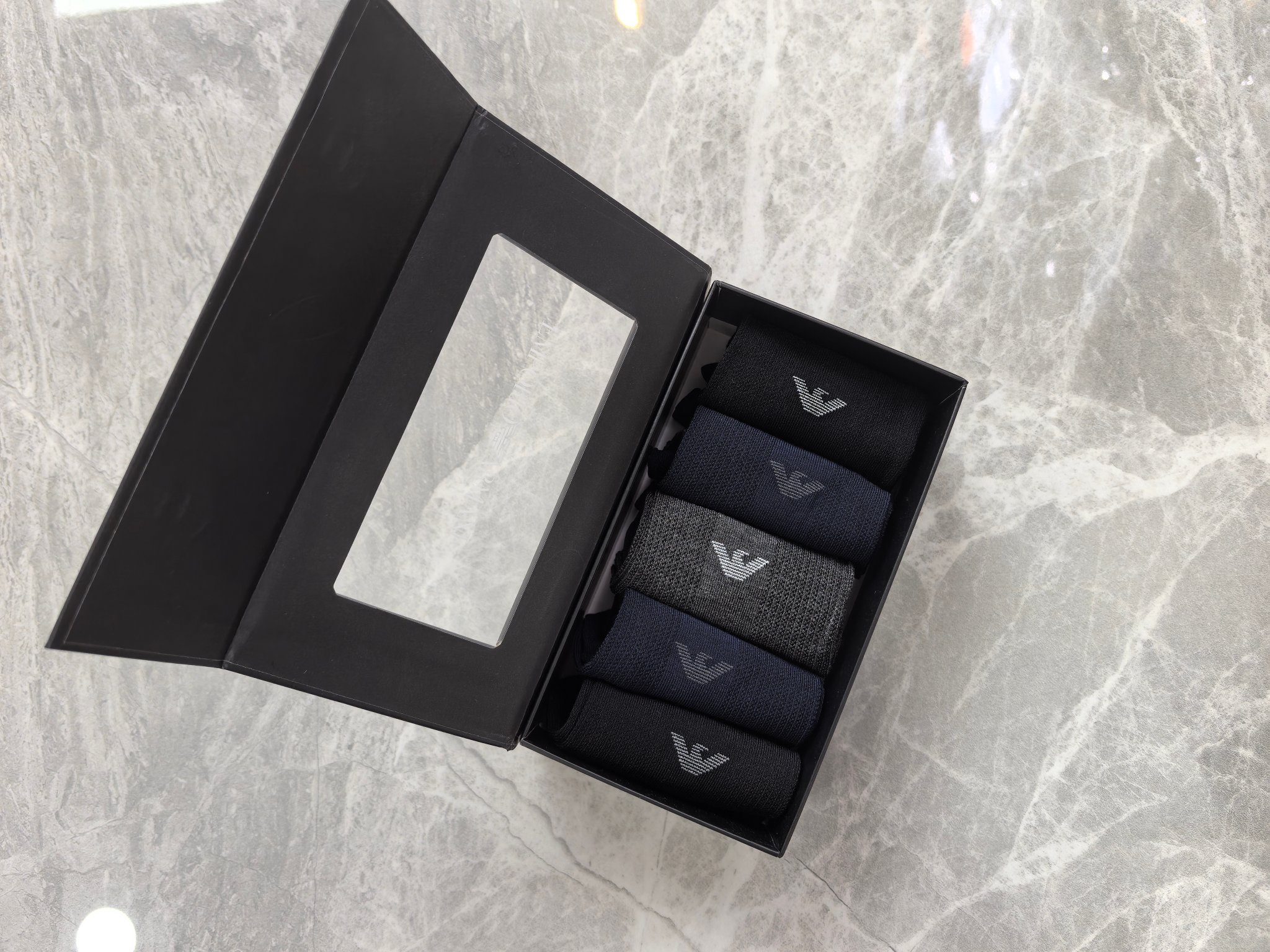 新款上市、中筒商务系列：～莫代尔材质～EMPORIO ARMANI（阿玛尼）穿着舒适透气、柔软贴脚、磁铁