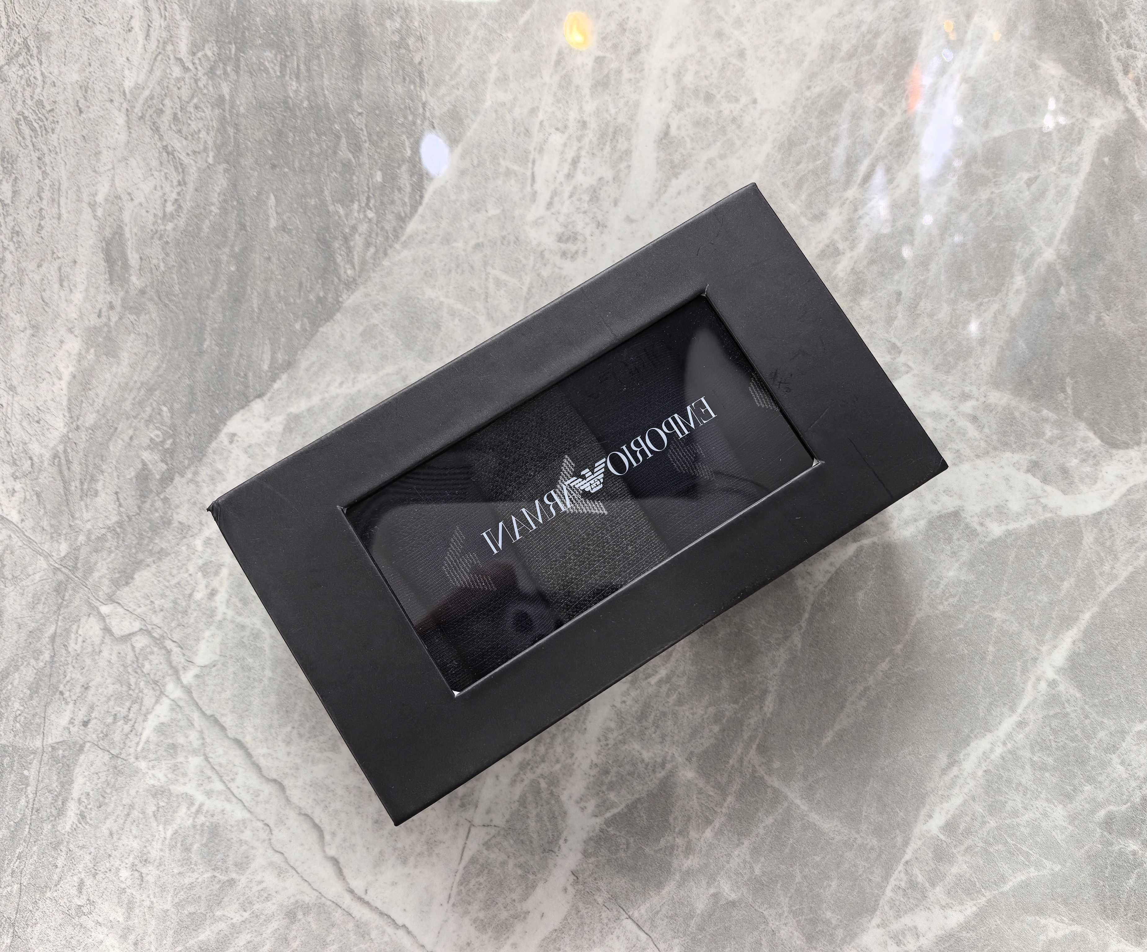 新款上市、中筒商务系列：～莫代尔材质～EMPORIO ARMANI（阿玛尼）穿着舒适透气、柔软贴脚、磁铁