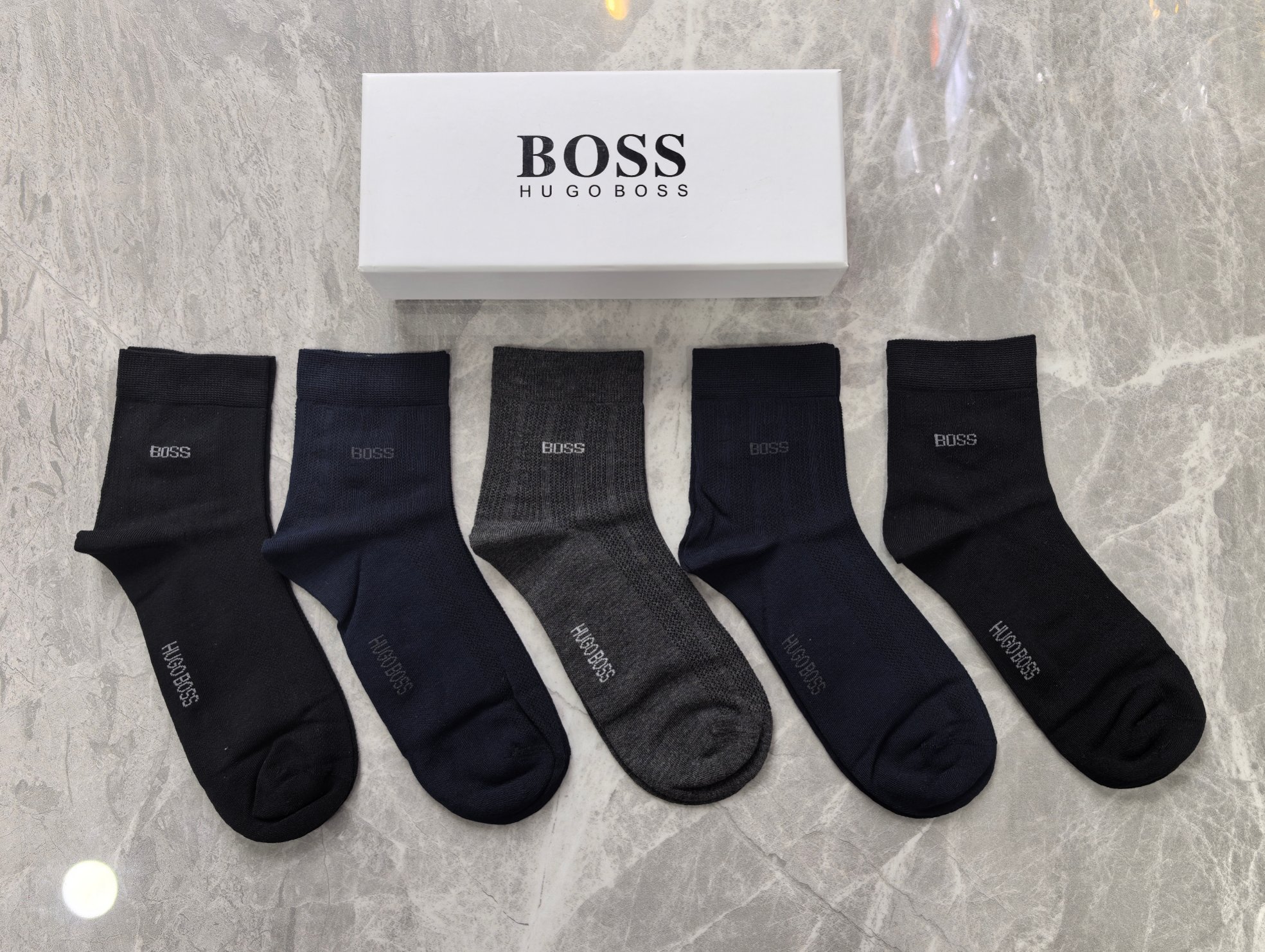 新款上市、中筒商务系列：～莫代尔材质～BOSS、穿着舒适透气、柔软贴脚、磁铁盒子上档次～一盒5双入、