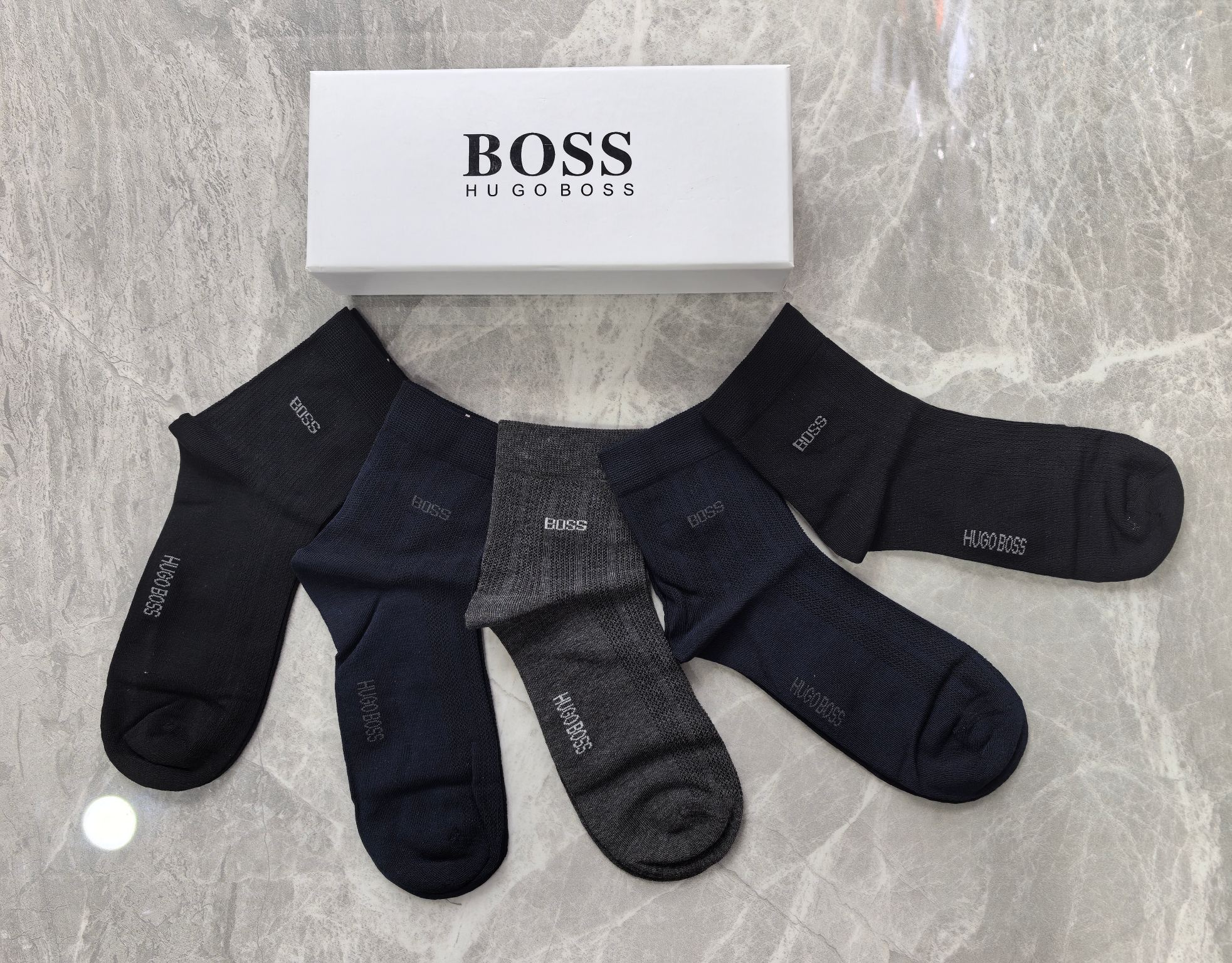 新款上市、中筒商务系列：～莫代尔材质～BOSS、穿着舒适透气、柔软贴脚、磁铁盒子上档次～一盒5双入、