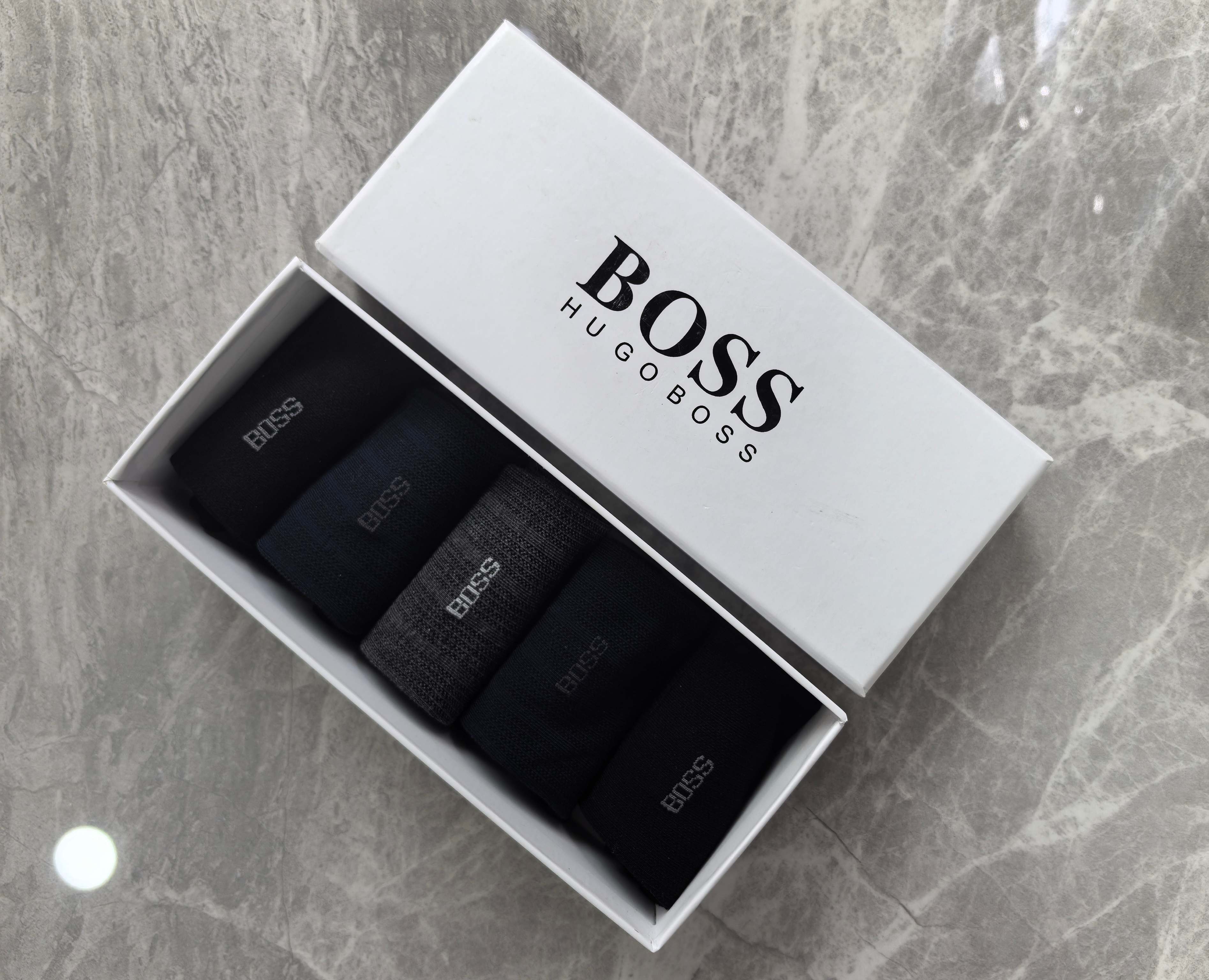新款上市、中筒商务系列：～莫代尔材质～BOSS、穿着舒适透气、柔软贴脚、磁铁盒子上档次～一盒5双入、