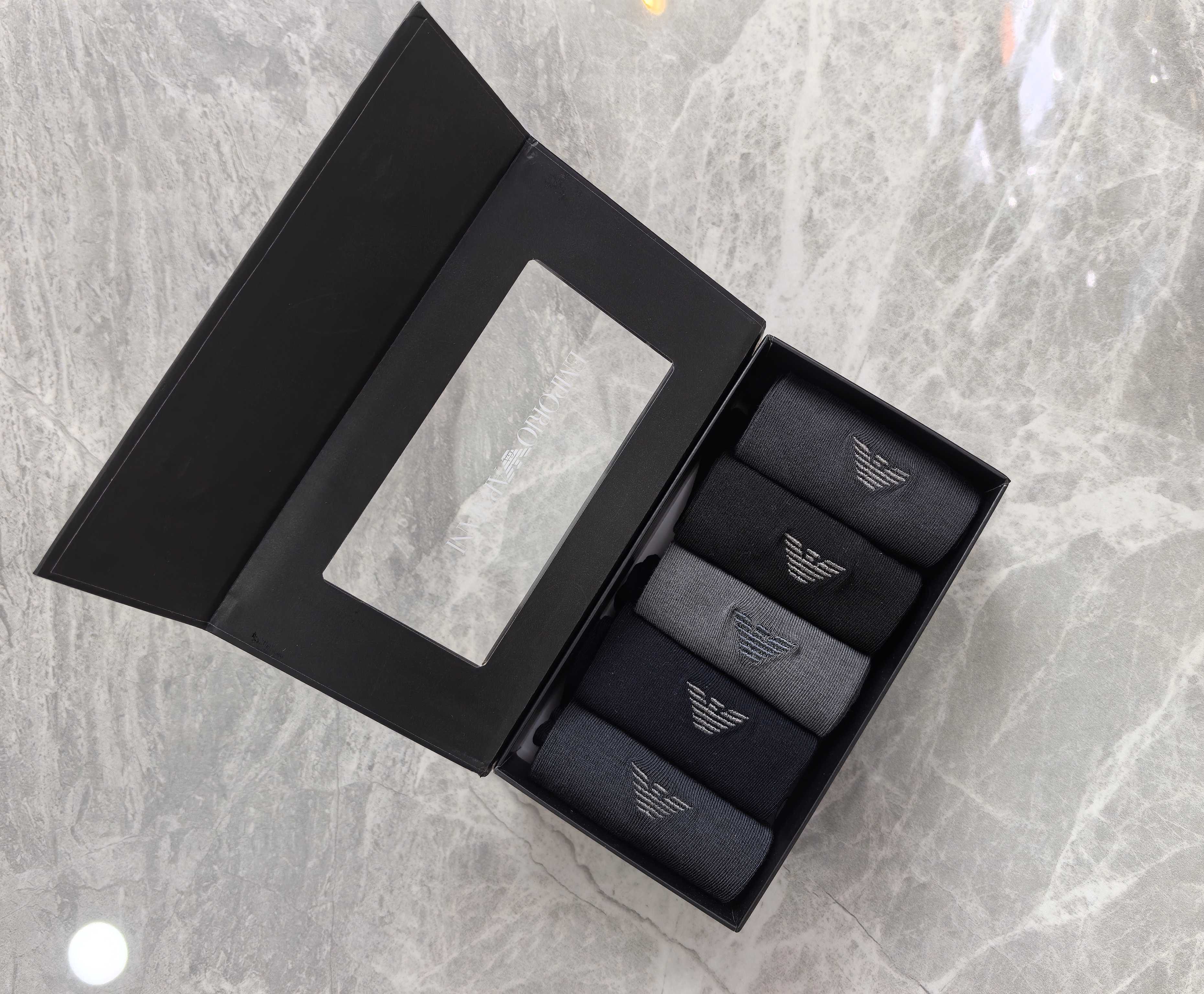新款上市、长筒商务系列：～莫代尔材质～EMPORIO ARMANI（阿玛尼）穿着舒适透气、柔软贴脚、磁铁