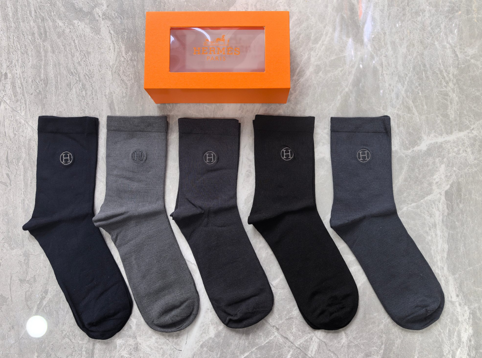 新款上市、商务系列：HERMES（爱马仕）～莫代尔材质～穿着舒适透气、柔软贴脚、磁铁盒子上档次～一盒5双
