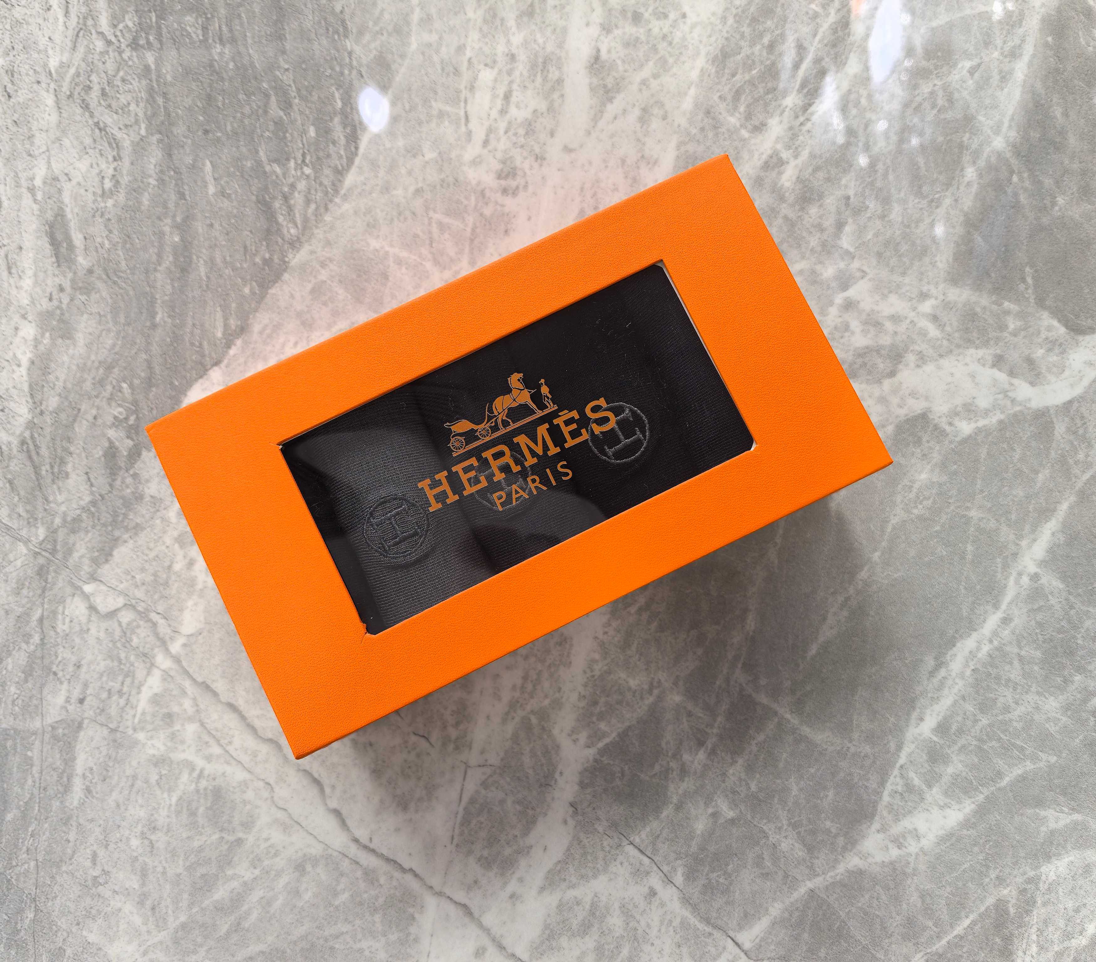 新款上市、商务系列：HERMES（爱马仕）～莫代尔材质～穿着舒适透气、柔软贴脚、磁铁盒子上档次～一盒5双