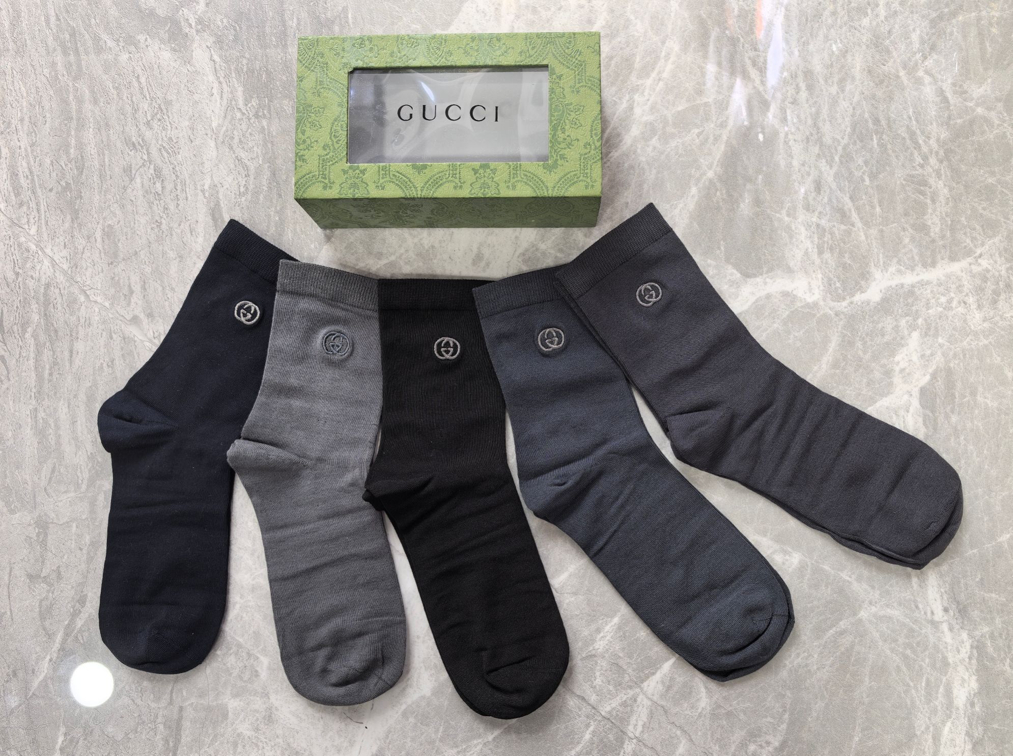 新款上市、长筒商务系～GUCCI（古奇）莫代尔材质～穿着舒适透气、柔软贴脚、磁铁盒子上档次～一盒5双入、