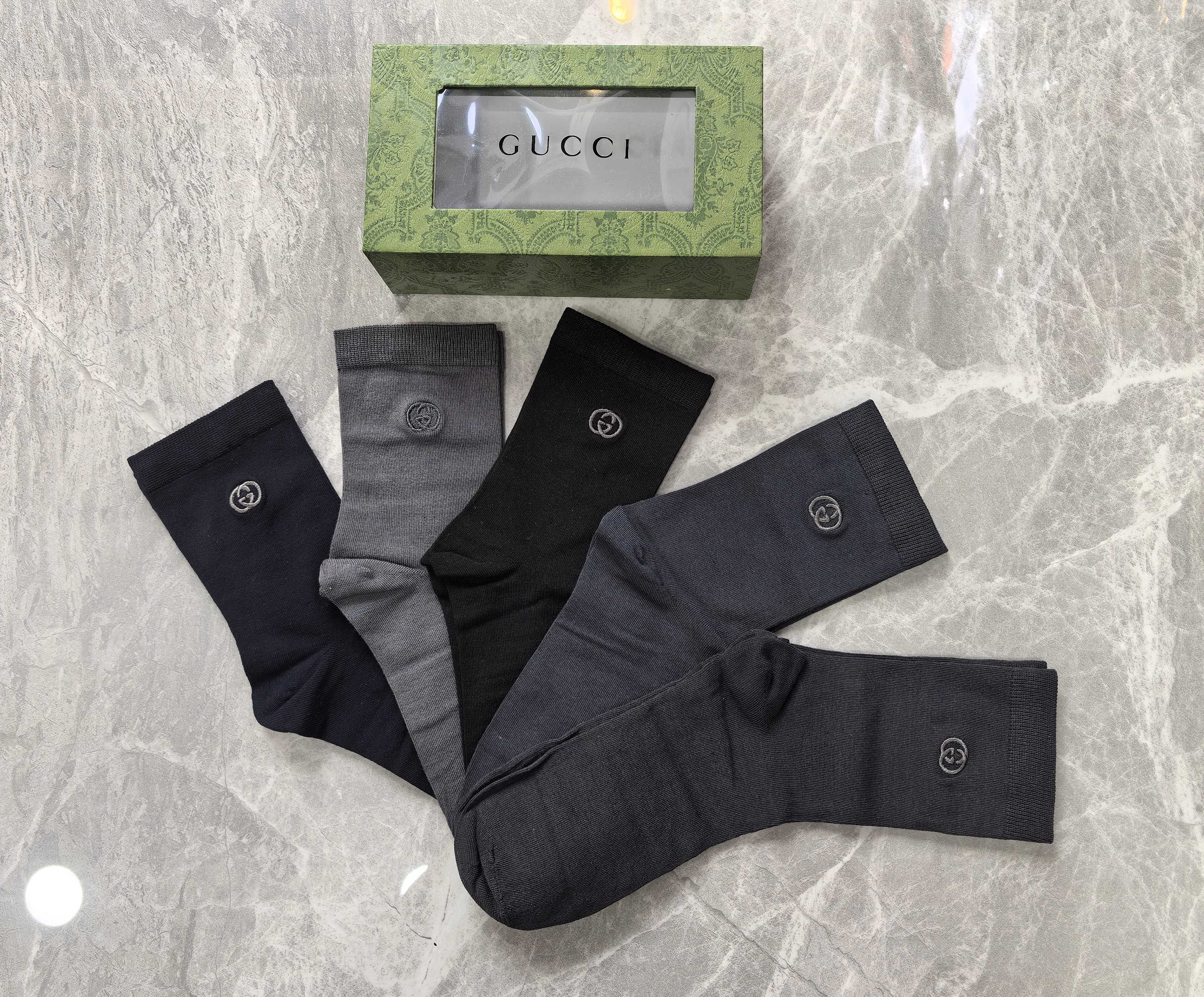 新款上市、长筒商务系～GUCCI（古奇）莫代尔材质～穿着舒适透气、柔软贴脚、磁铁盒子上档次～一盒5双入、