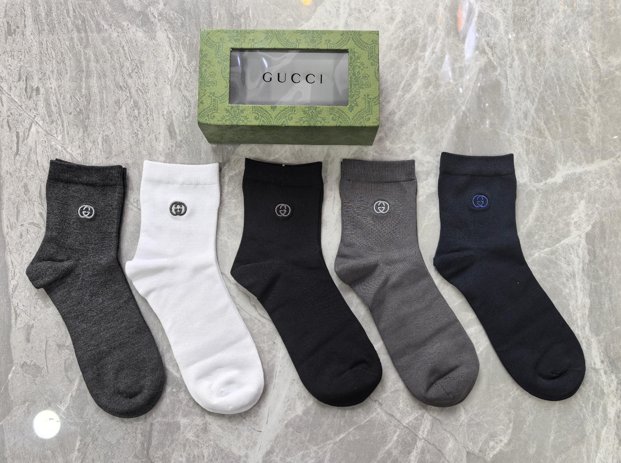 新款上市、中筒商务系～GUCCI（古奇）莫代尔材质～穿着舒适透气、柔软贴脚、磁铁盒子上档次～一盒5双入、