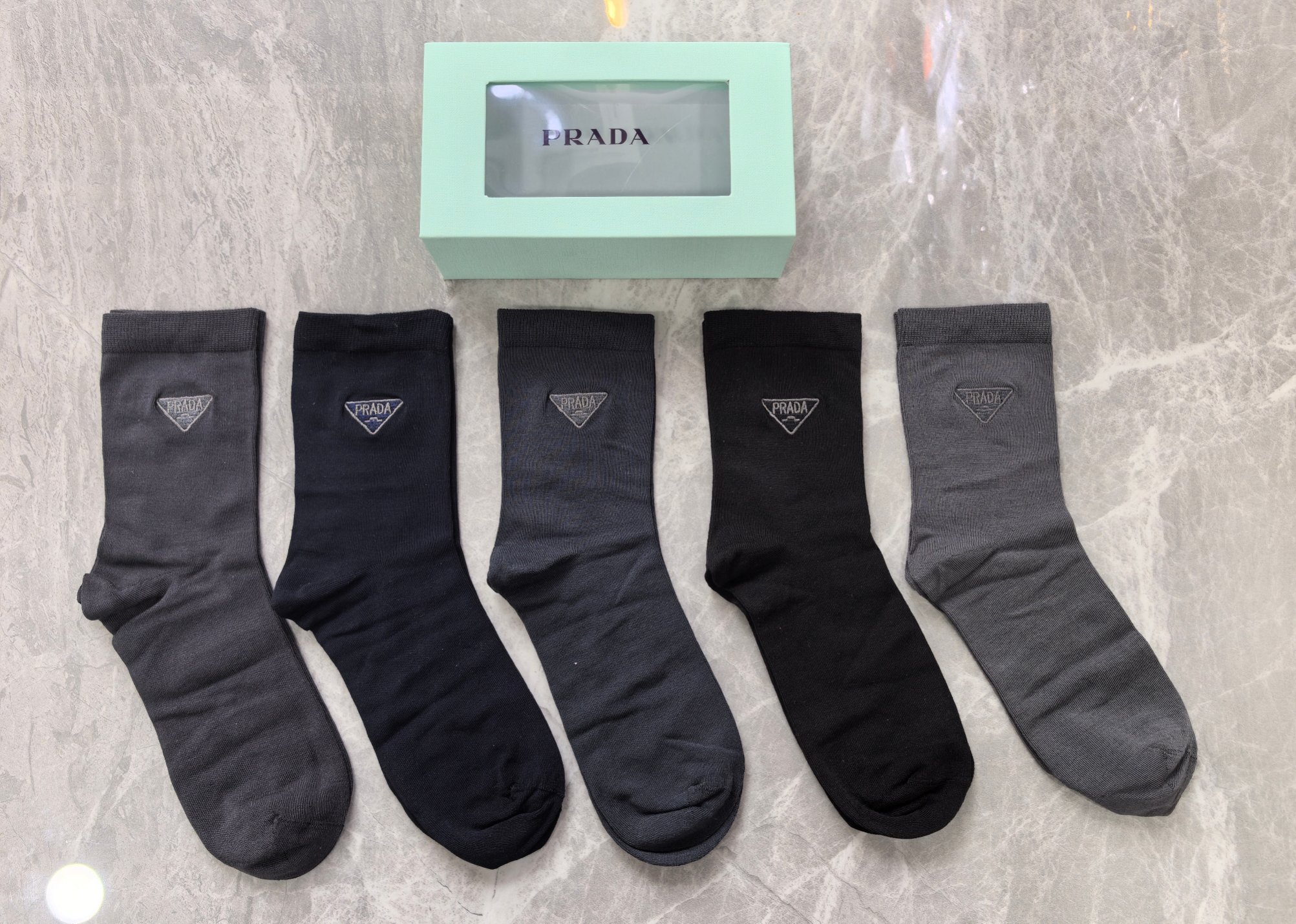 新款上市、长筒商务系列：PRADA（普拉达）～莫代尔材质～穿着舒适透气、柔软贴脚、磁铁盒子上档次～一盒5
