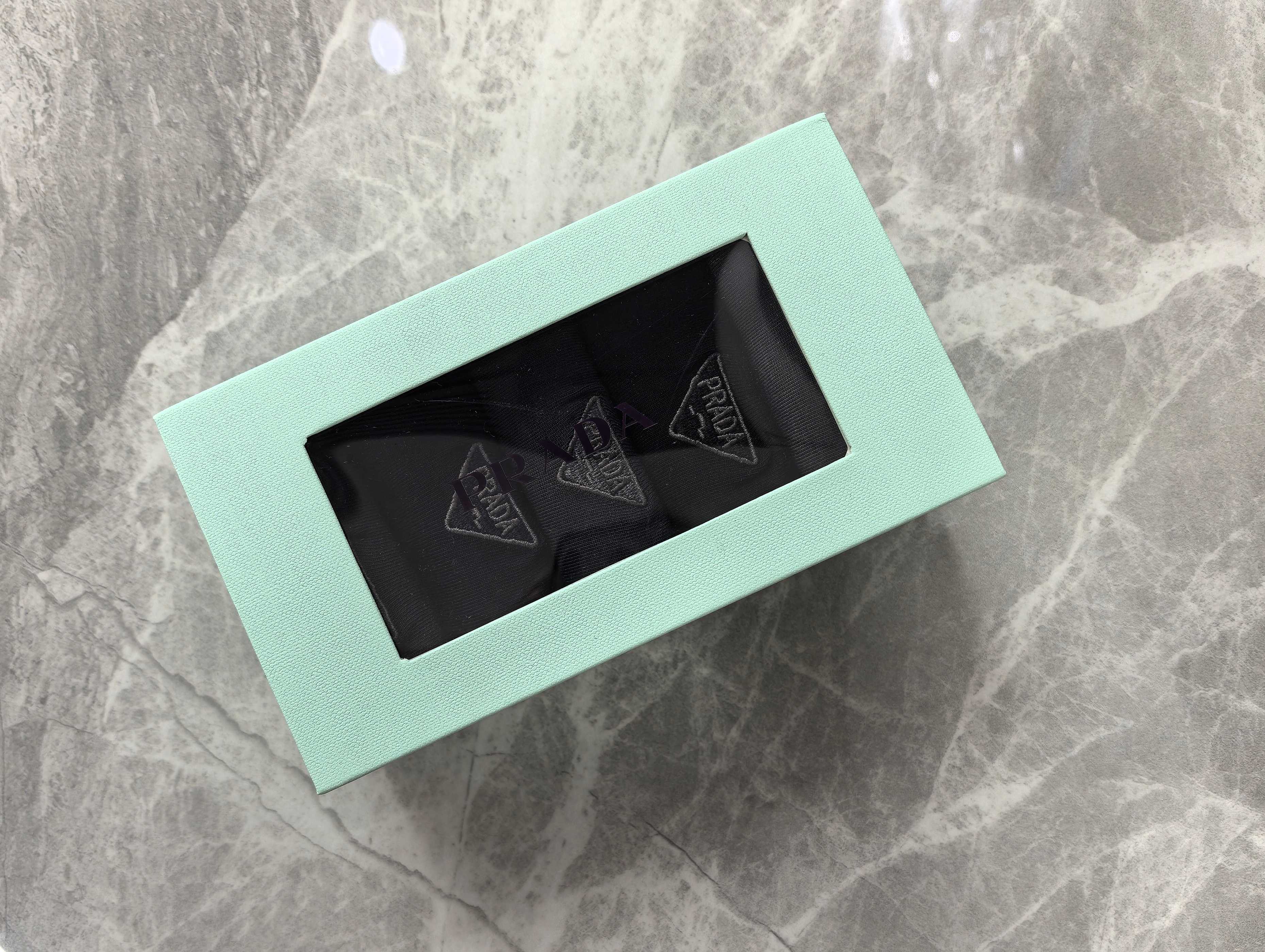 新款上市、长筒商务系列：PRADA（普拉达）～莫代尔材质～穿着舒适透气、柔软贴脚、磁铁盒子上档次～一盒5