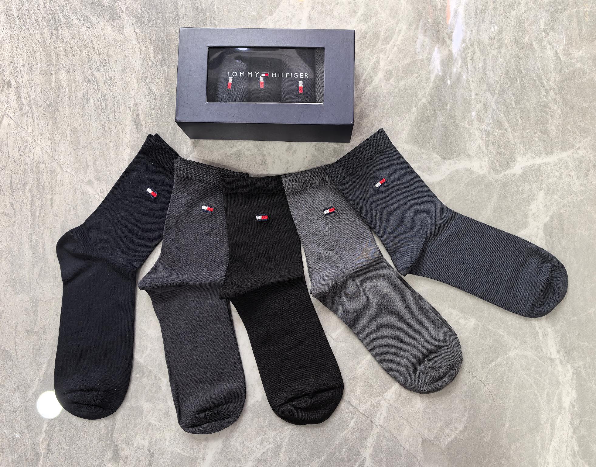 新款上市、长筒商务系列：tommy（汤米）～莫代尔材质～穿着舒适透气、柔软贴脚、磁铁盒子上档次～一盒5双