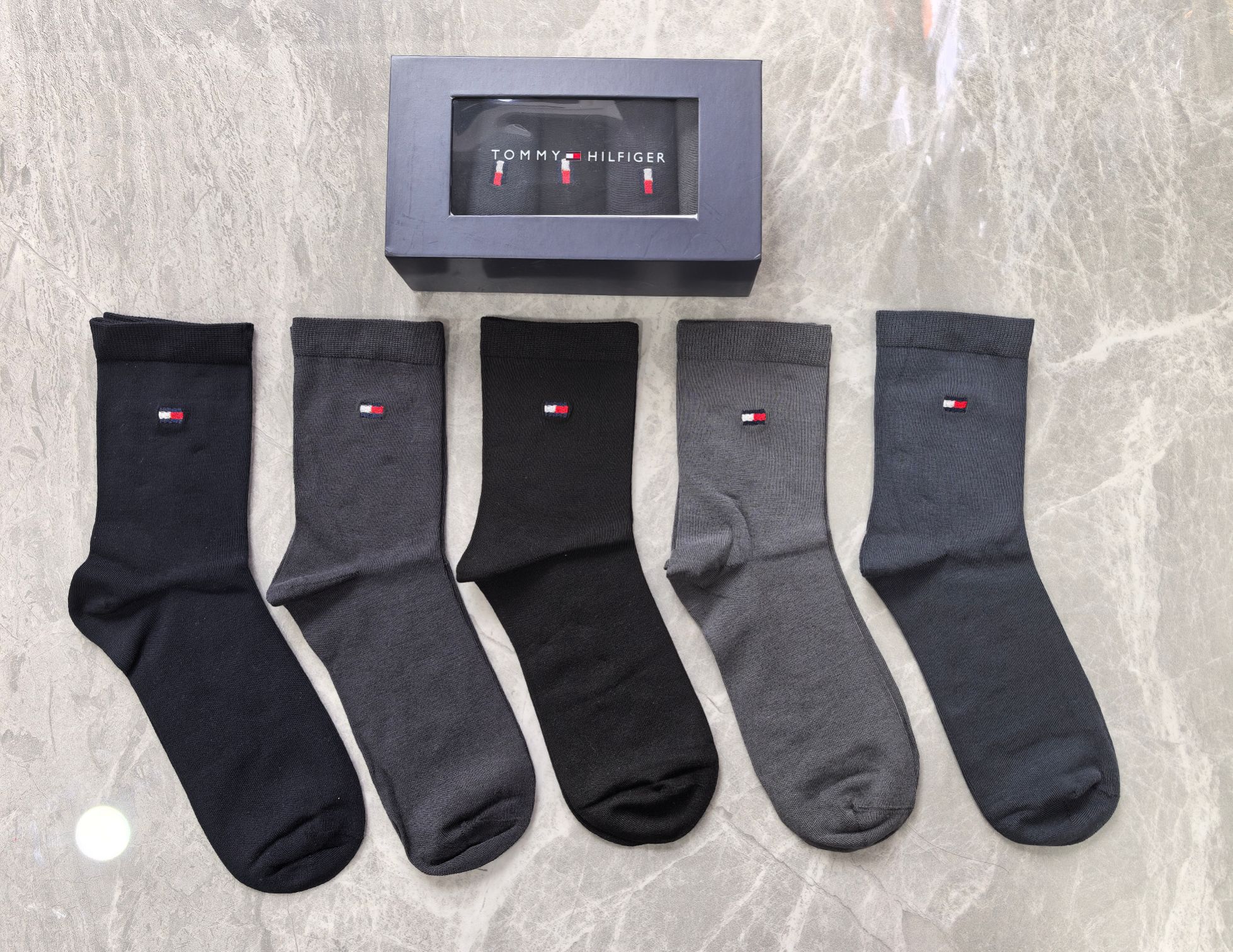 新款上市、长筒商务系列：tommy（汤米）～莫代尔材质～穿着舒适透气、柔软贴脚、磁铁盒子上档次～一盒5双