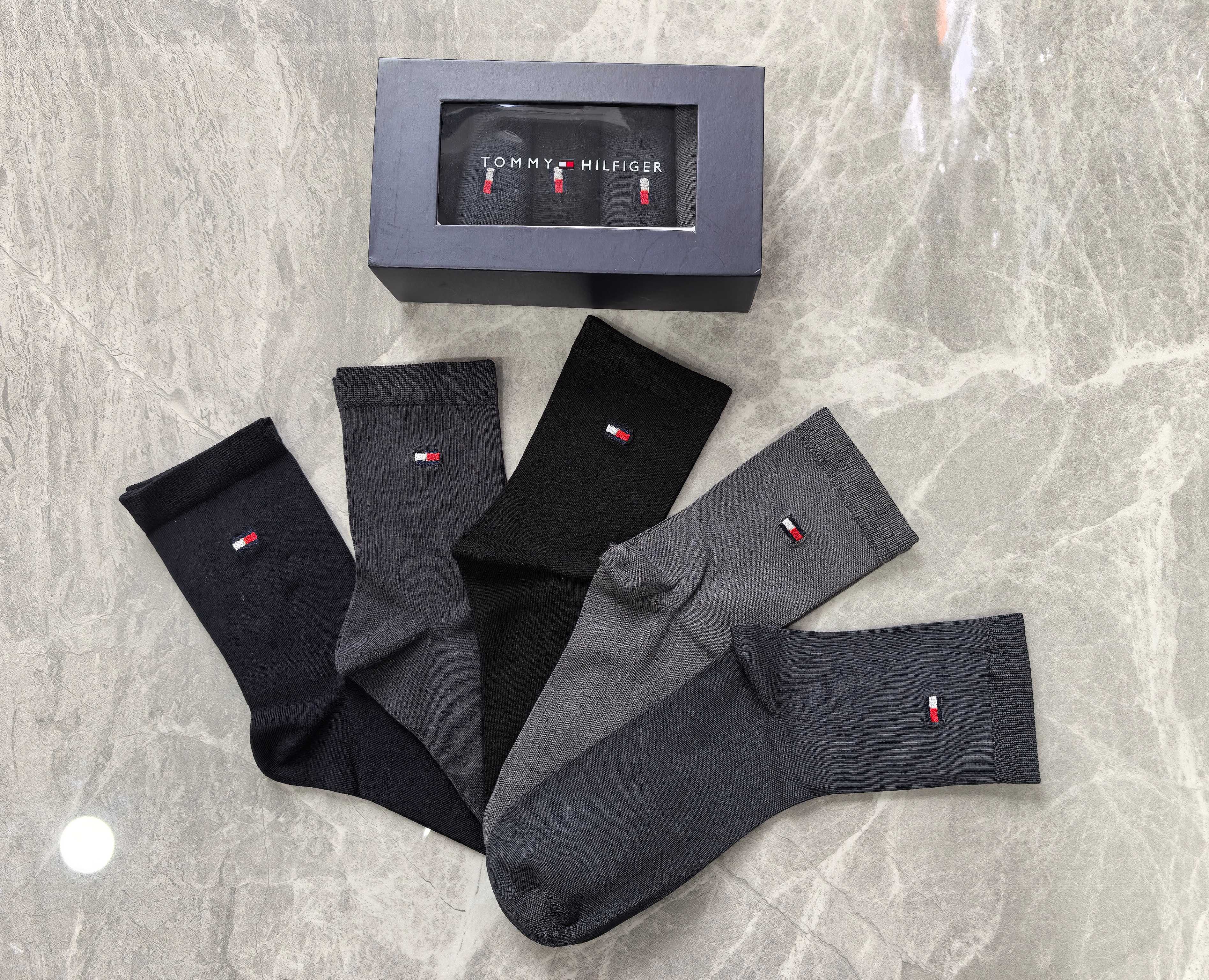 新款上市、长筒商务系列：tommy（汤米）～莫代尔材质～穿着舒适透气、柔软贴脚、磁铁盒子上档次～一盒5双