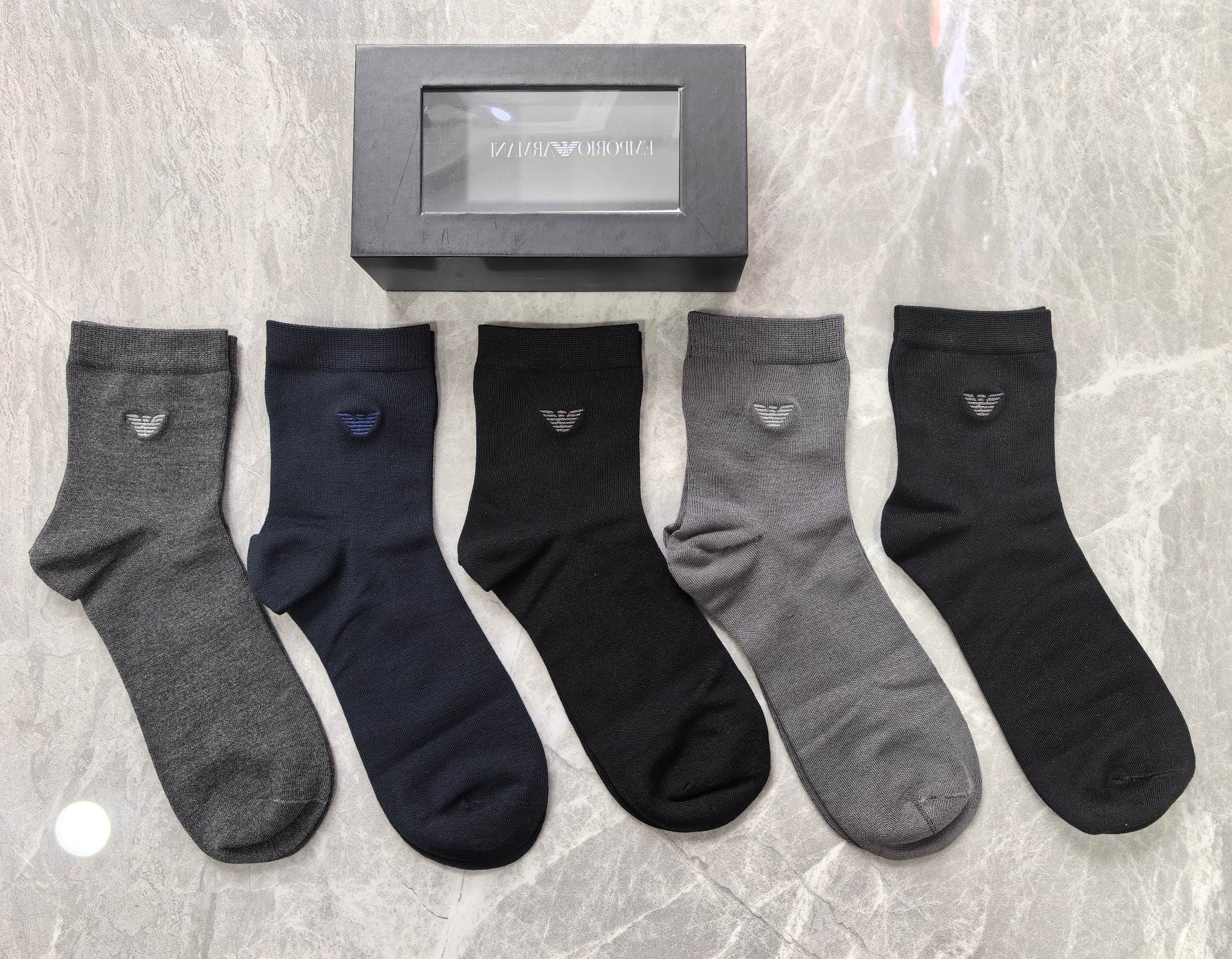 新款上市、中筒商务系列：～莫代尔材质～EMPORIO ARMANI（阿玛尼）穿着舒适透气、柔软贴脚、磁铁
