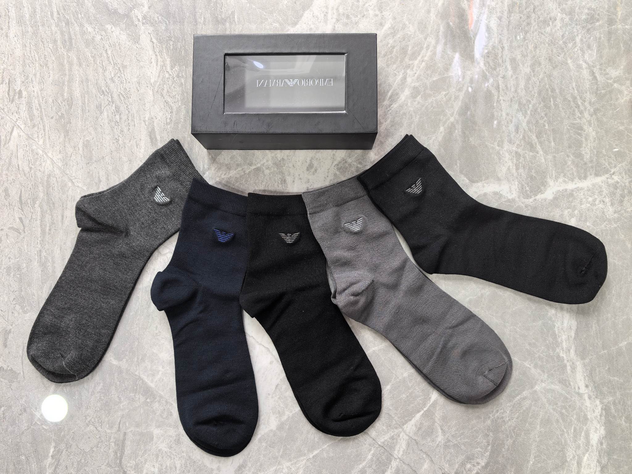 新款上市、中筒商务系列：～莫代尔材质～EMPORIO ARMANI（阿玛尼）穿着舒适透气、柔软贴脚、磁铁